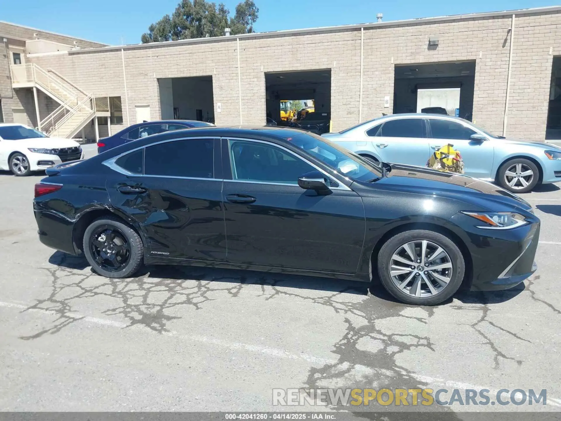 14 fotografías del automóvil dañado JTHB21B19K2012264 LEXUS ES 300H 2019