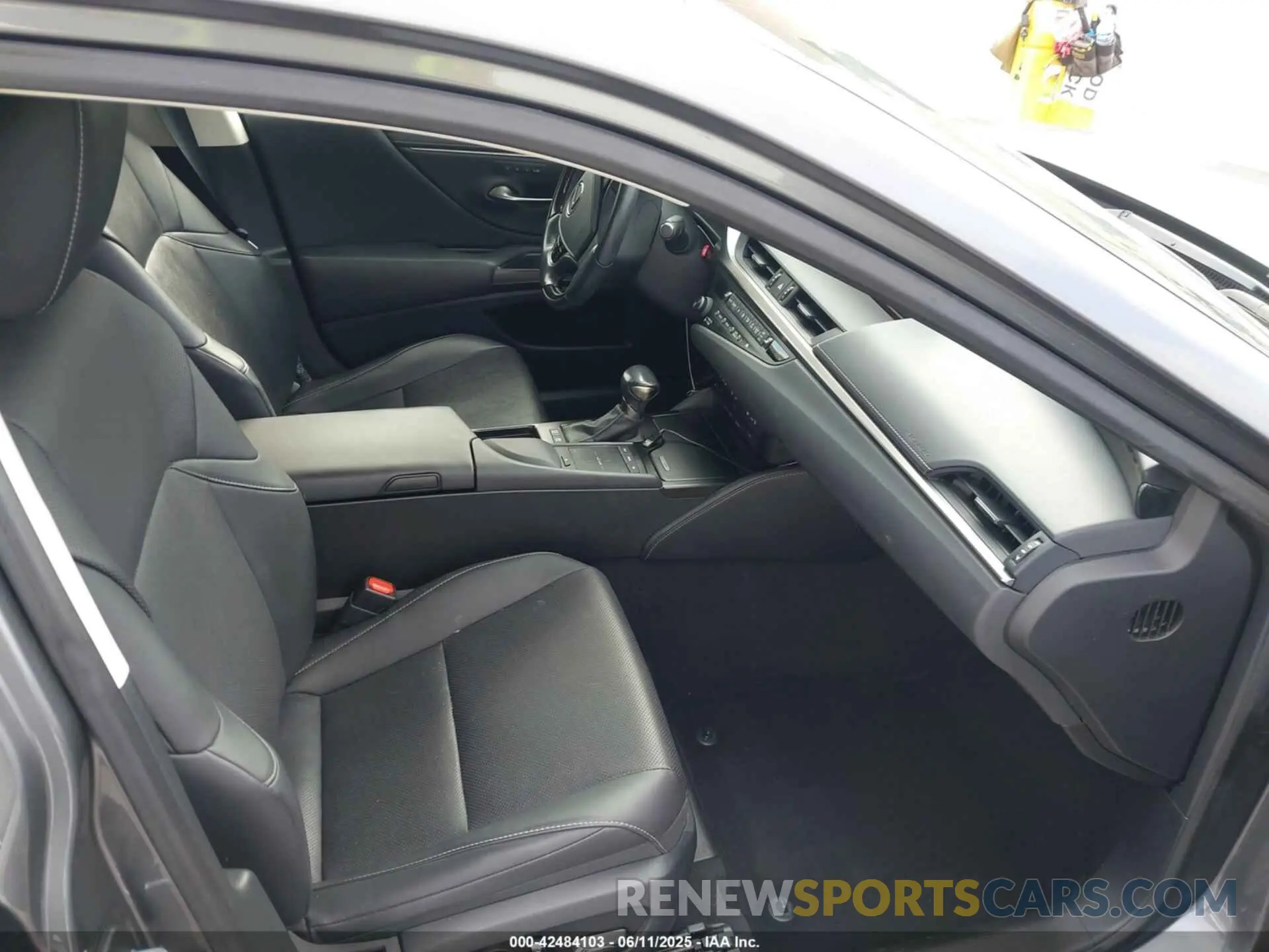 5 fotografías del automóvil dañado JTHB21B19K2022809 LEXUS ES 300H 2019