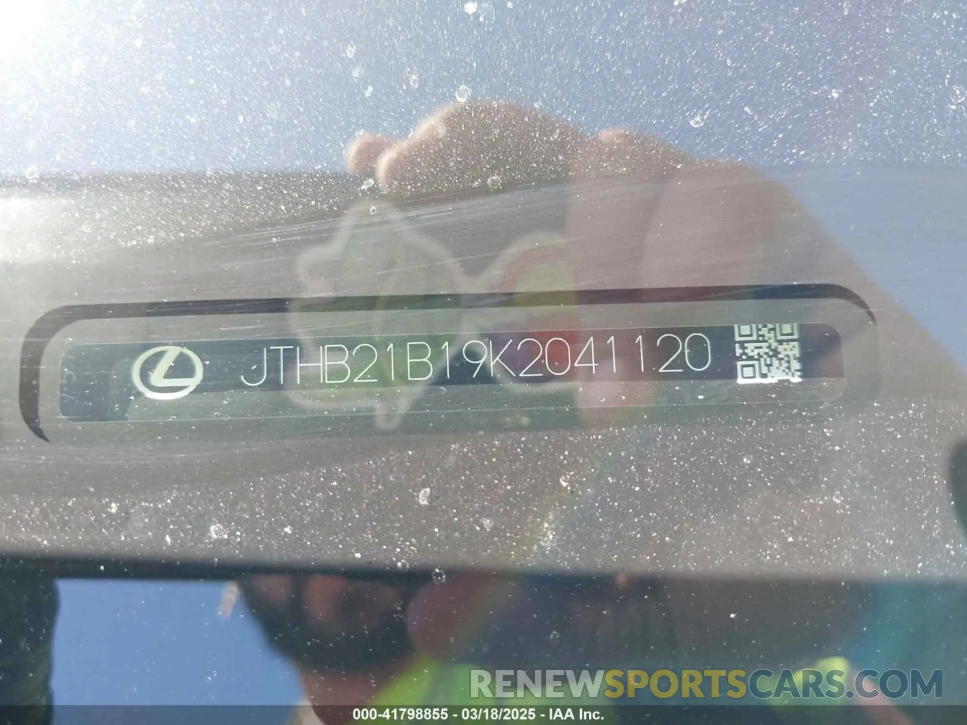 9 fotografías del automóvil dañado JTHB21B19K2041120 LEXUS ES 300H 2019