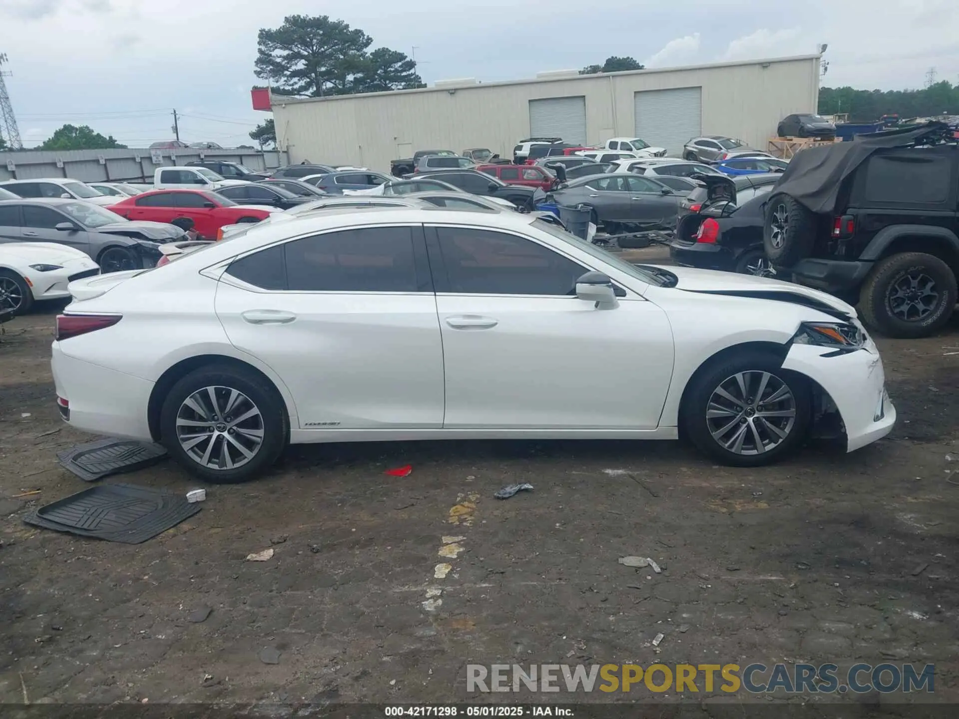 13 fotografías del automóvil dañado 58AC21B10LU006207 LEXUS ES 300H 2020