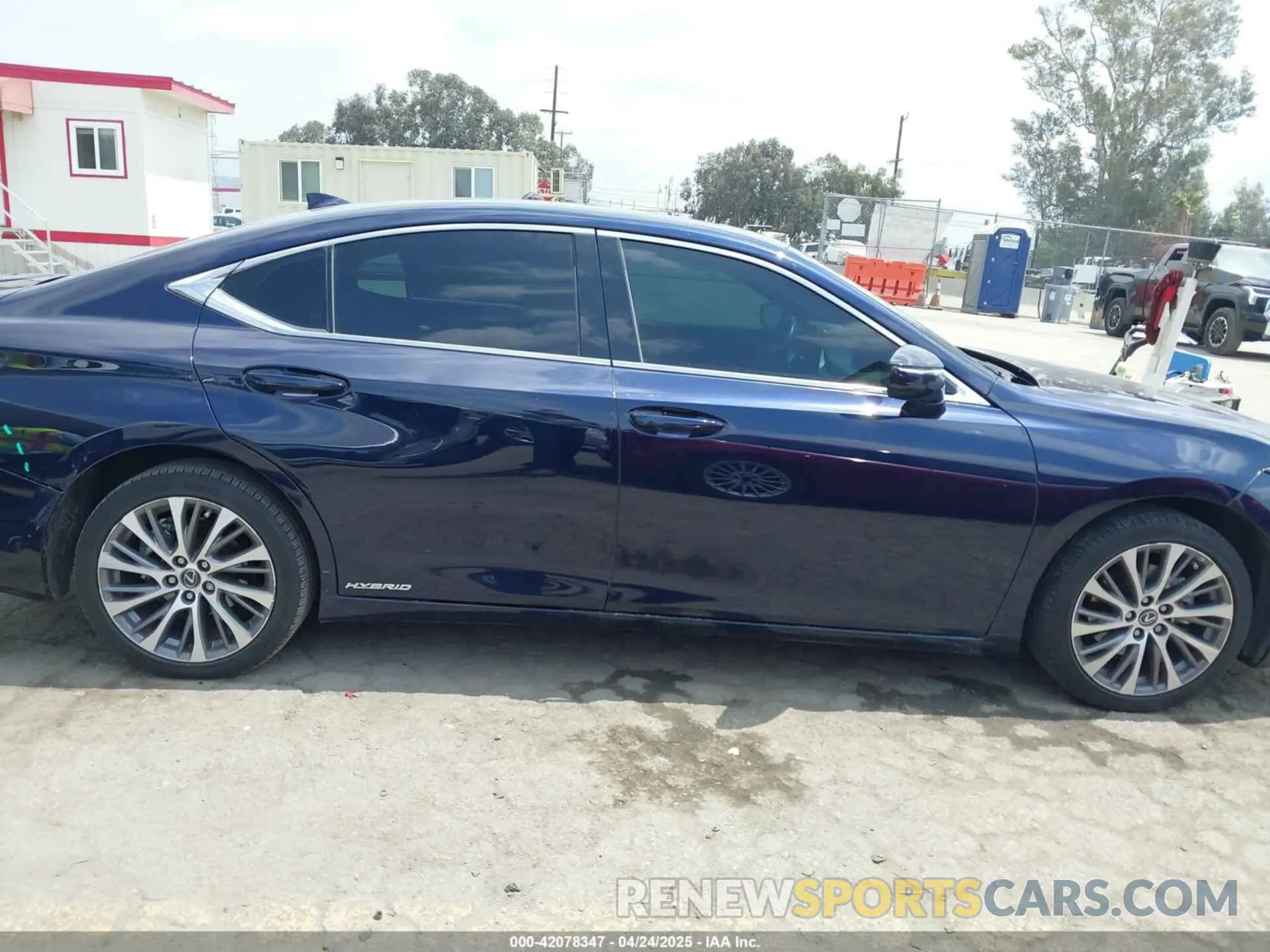 14 fotografías del automóvil dañado 58AD21B10LU007636 LEXUS ES 300H 2020