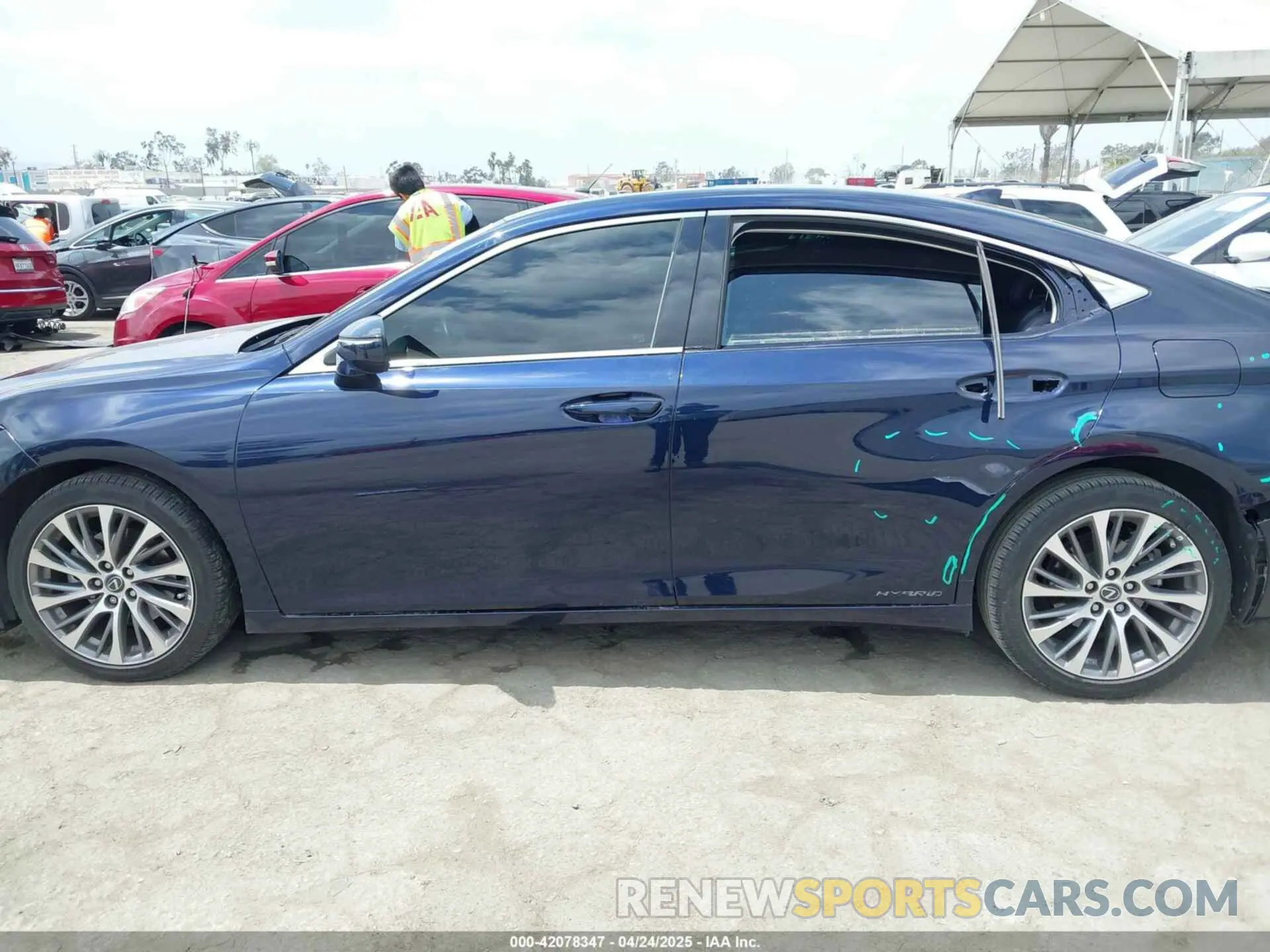 15 fotografías del automóvil dañado 58AD21B10LU007636 LEXUS ES 300H 2020