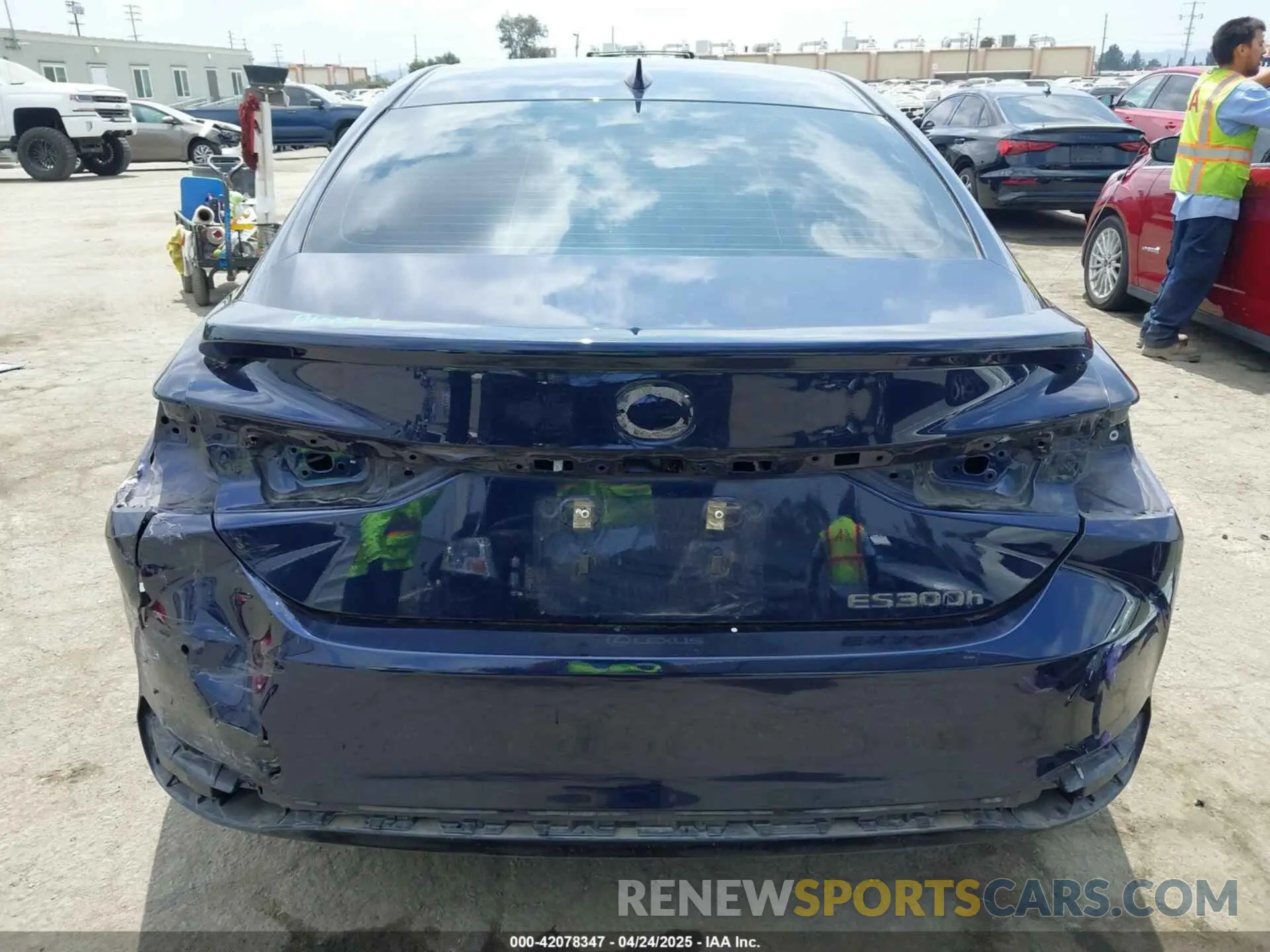 17 fotografías del automóvil dañado 58AD21B10LU007636 LEXUS ES 300H 2020
