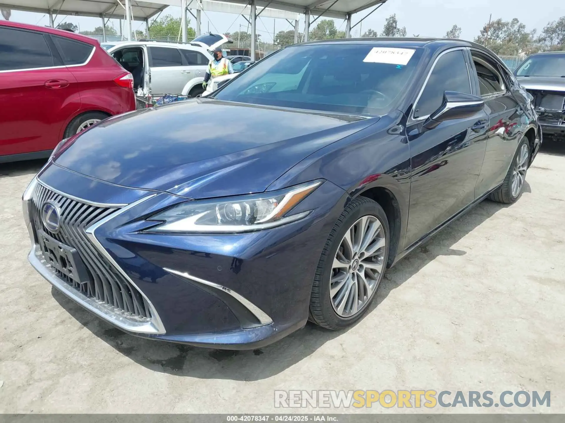 2 fotografías del automóvil dañado 58AD21B10LU007636 LEXUS ES 300H 2020