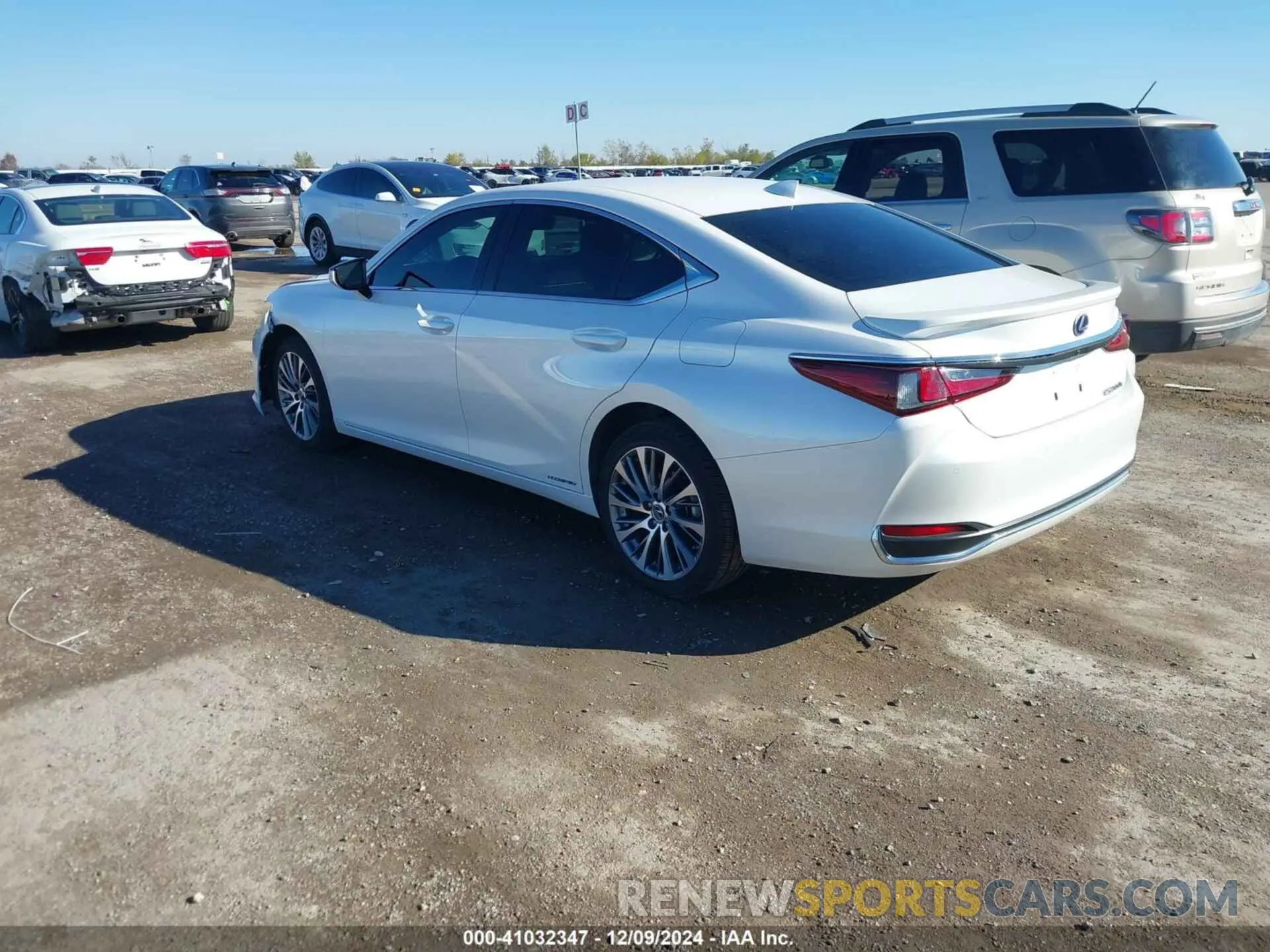 3 fotografías del automóvil dañado 58AD21B13LU012314 LEXUS ES 300H 2020