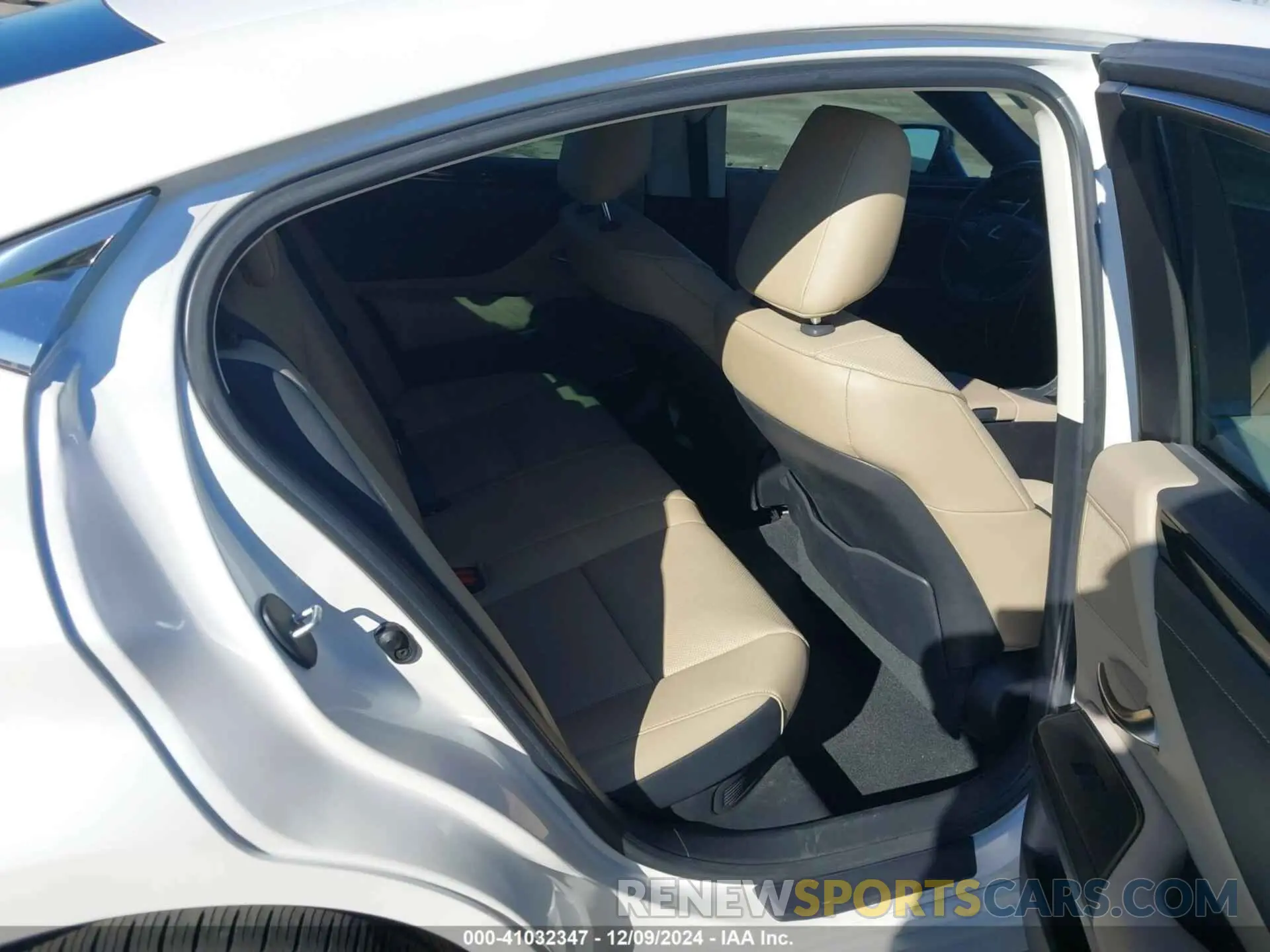 8 fotografías del automóvil dañado 58AD21B13LU012314 LEXUS ES 300H 2020