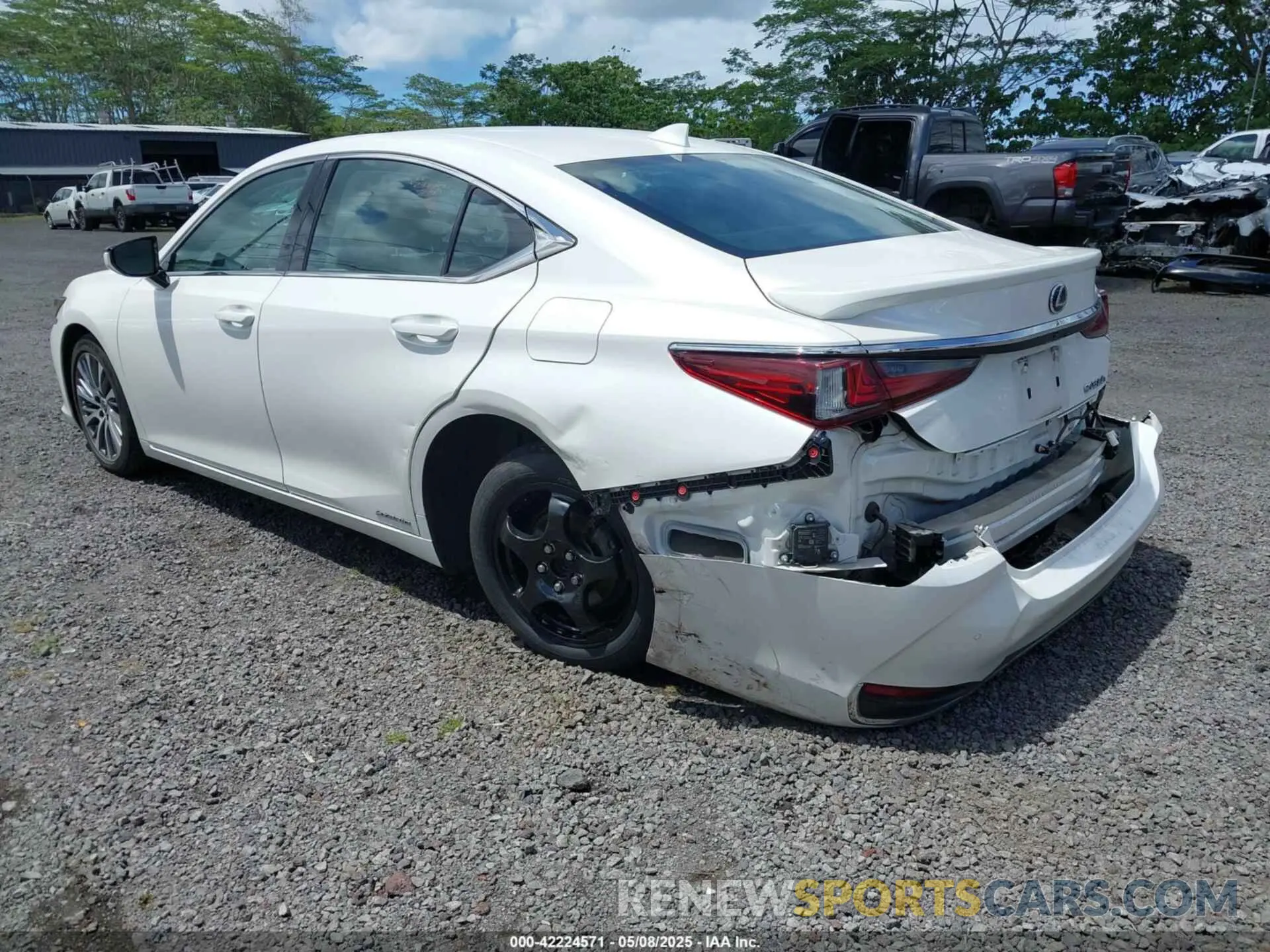 3 fotografías del automóvil dañado 58AD21B19LU005884 LEXUS ES 300H 2020