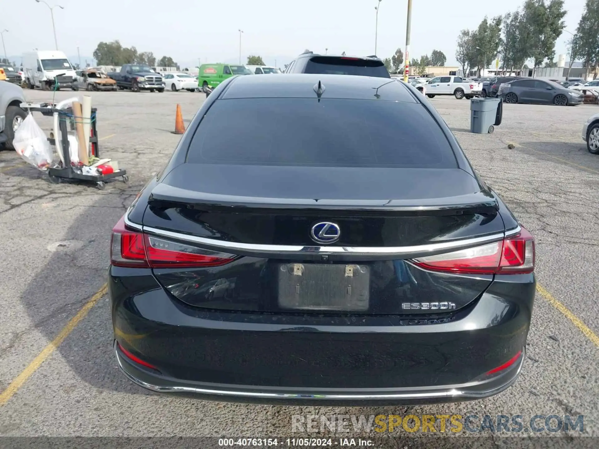 17 fotografías del automóvil dañado 58ACA1C16MU009695 LEXUS ES 300H 2021