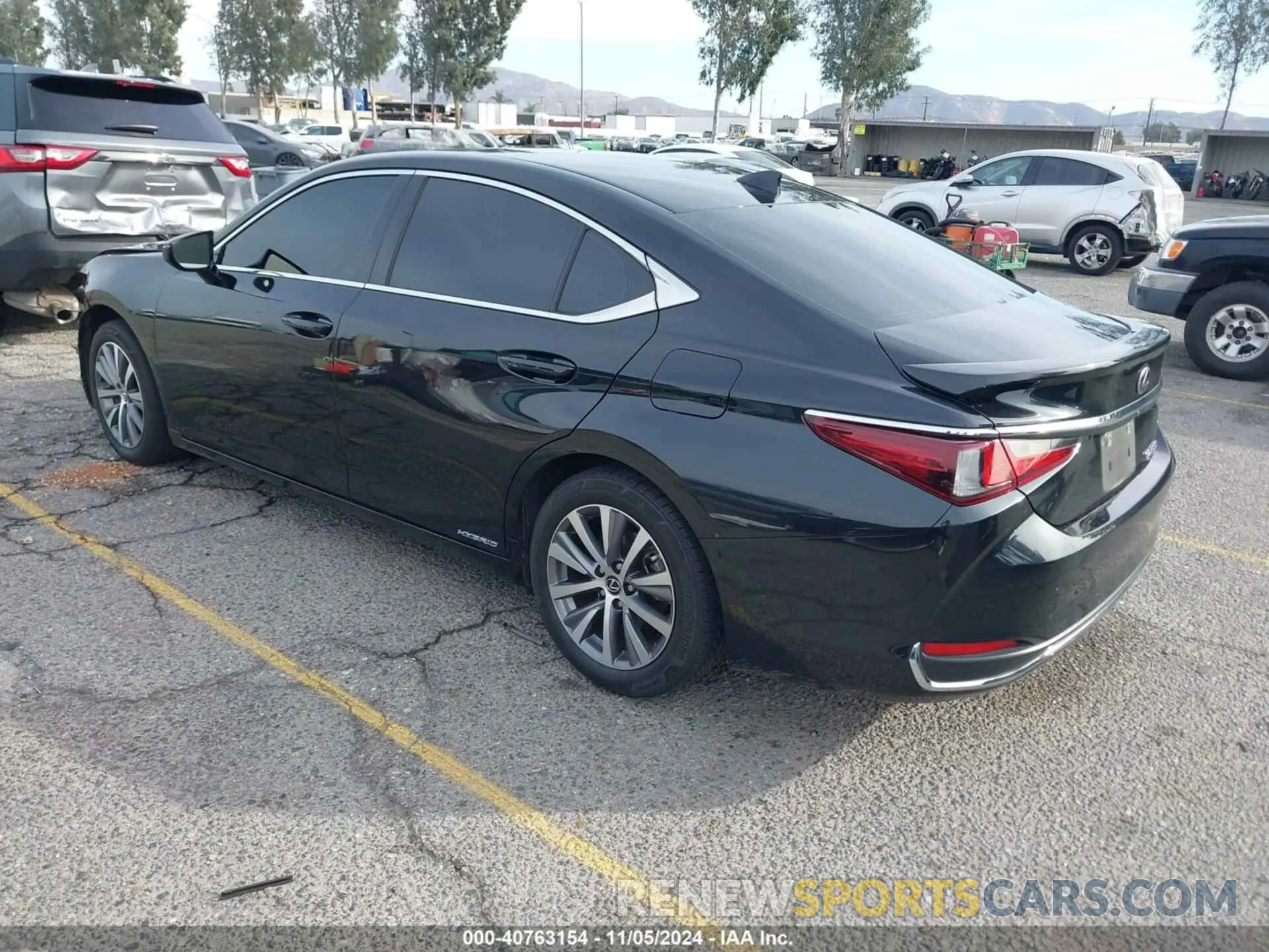 3 fotografías del automóvil dañado 58ACA1C16MU009695 LEXUS ES 300H 2021