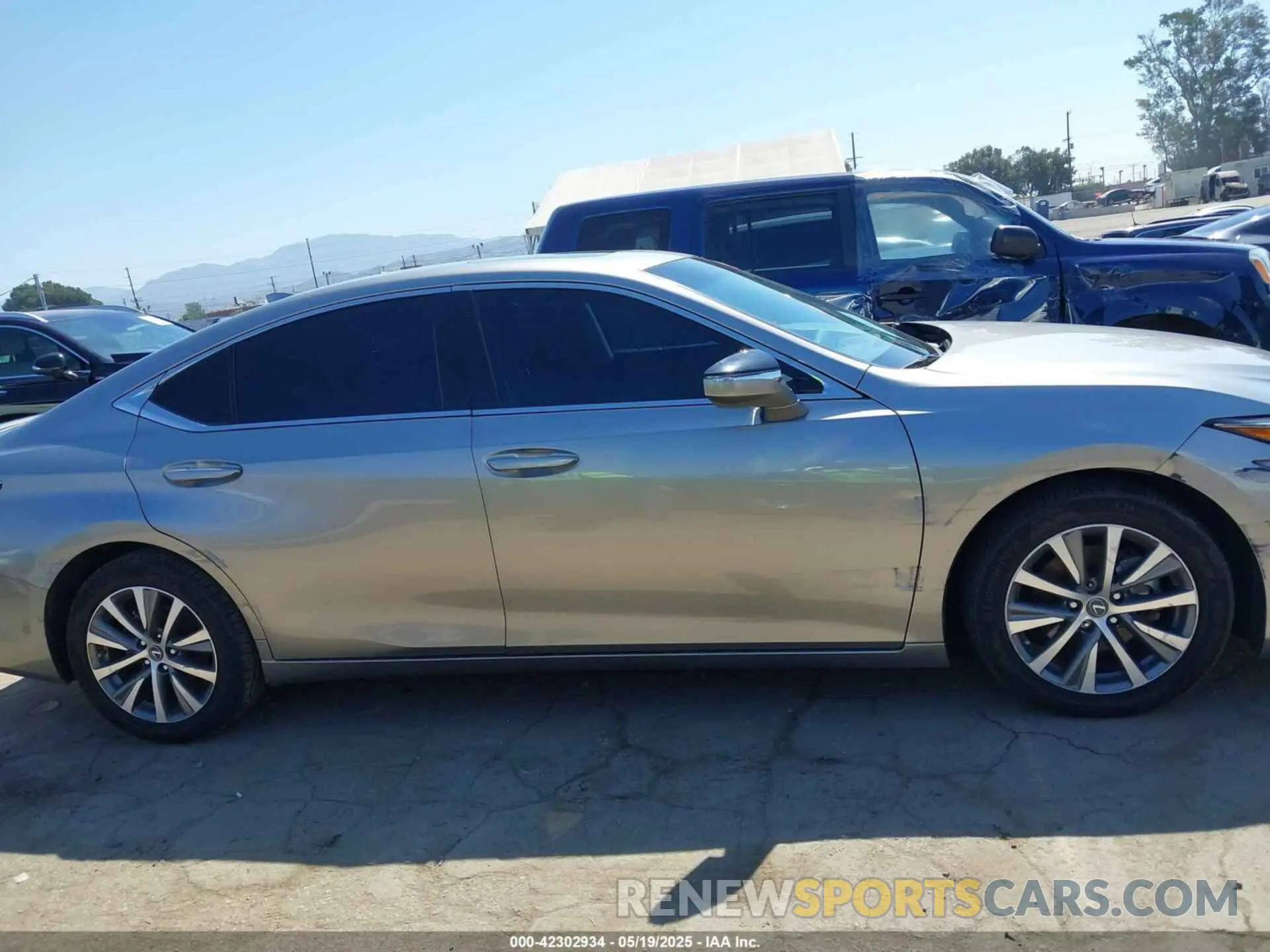 13 fotografías del automóvil dañado 58ACA1C1XMU007576 LEXUS ES 300H 2021