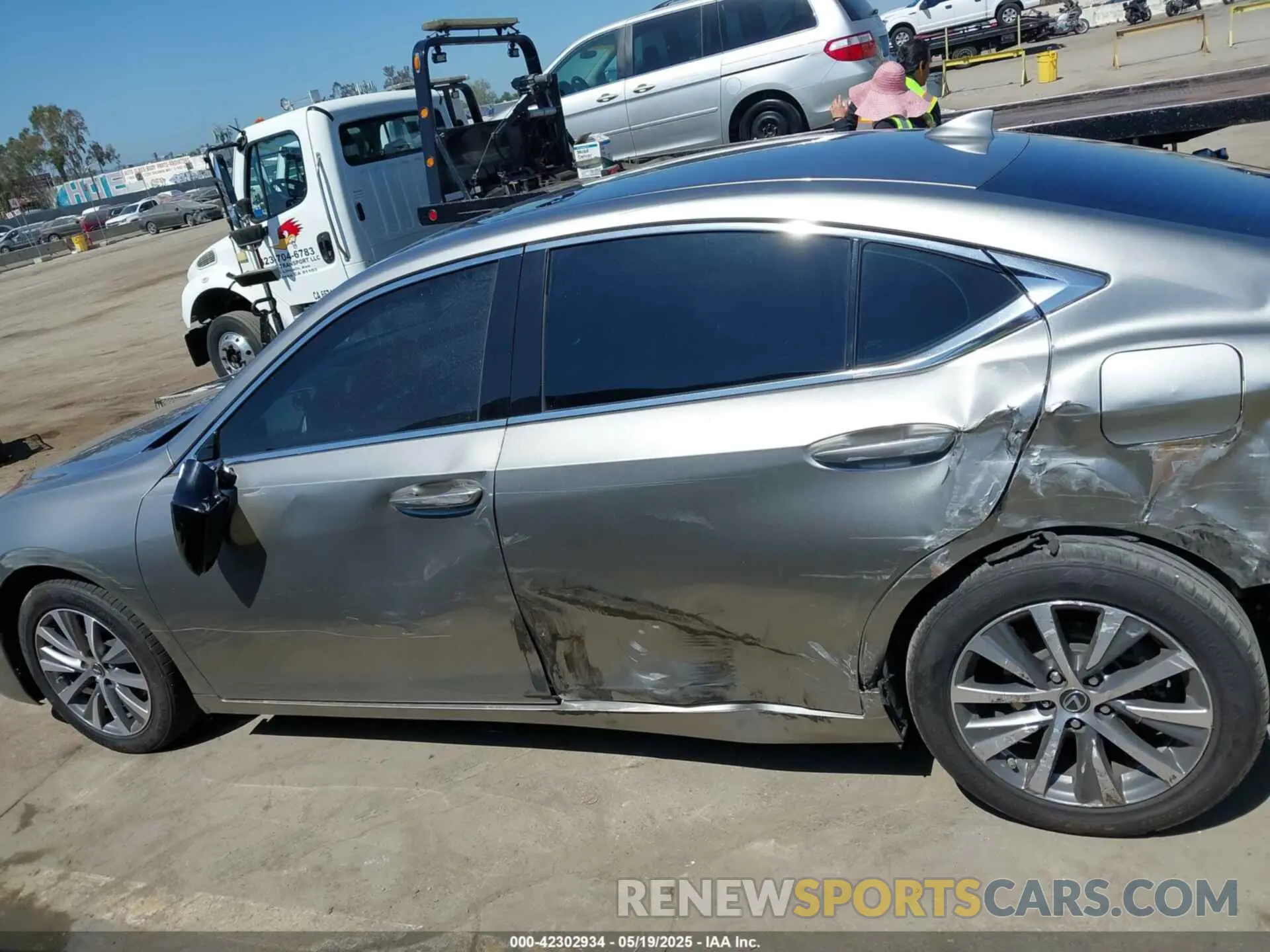 14 fotografías del automóvil dañado 58ACA1C1XMU007576 LEXUS ES 300H 2021