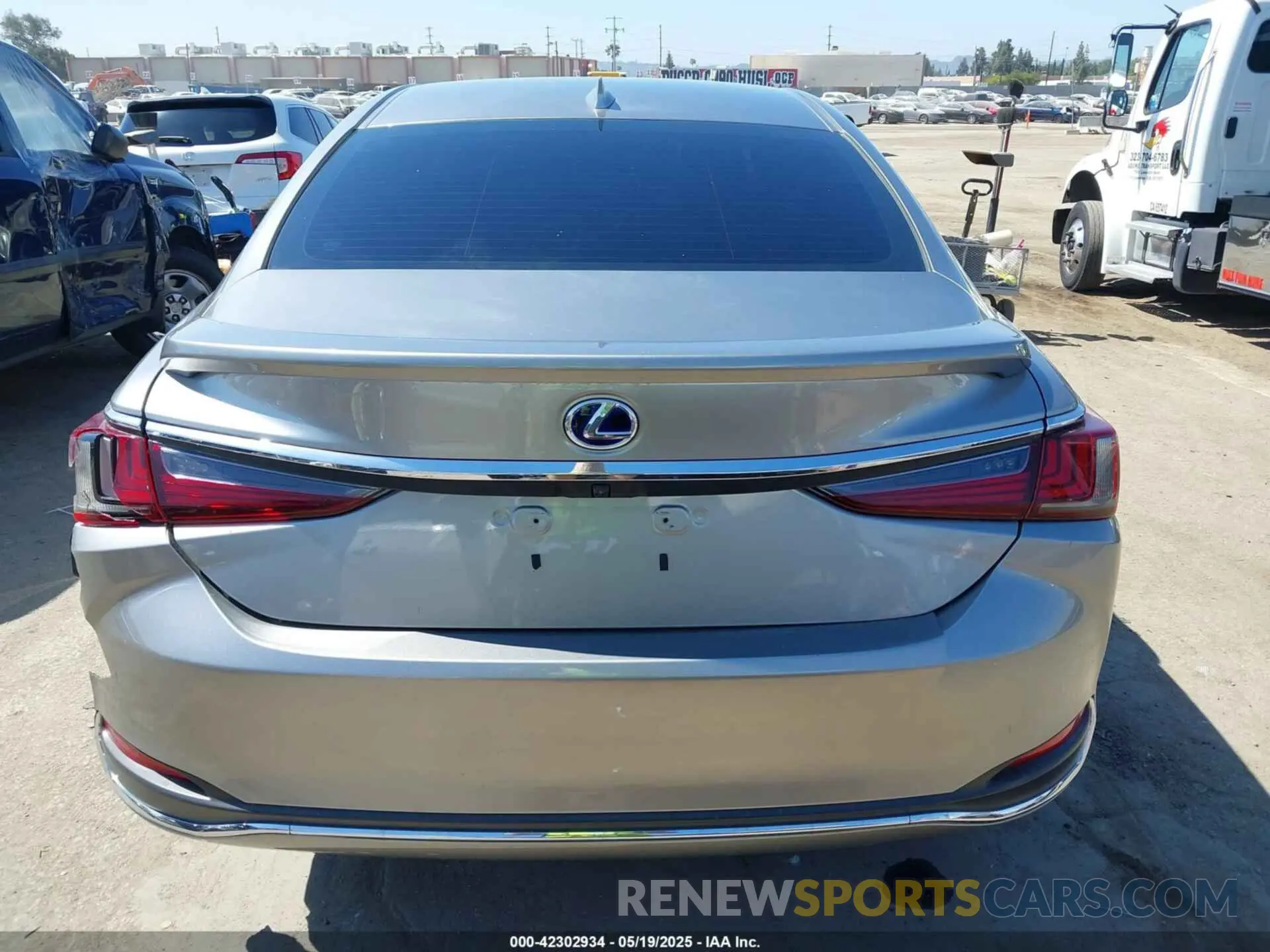 16 fotografías del automóvil dañado 58ACA1C1XMU007576 LEXUS ES 300H 2021