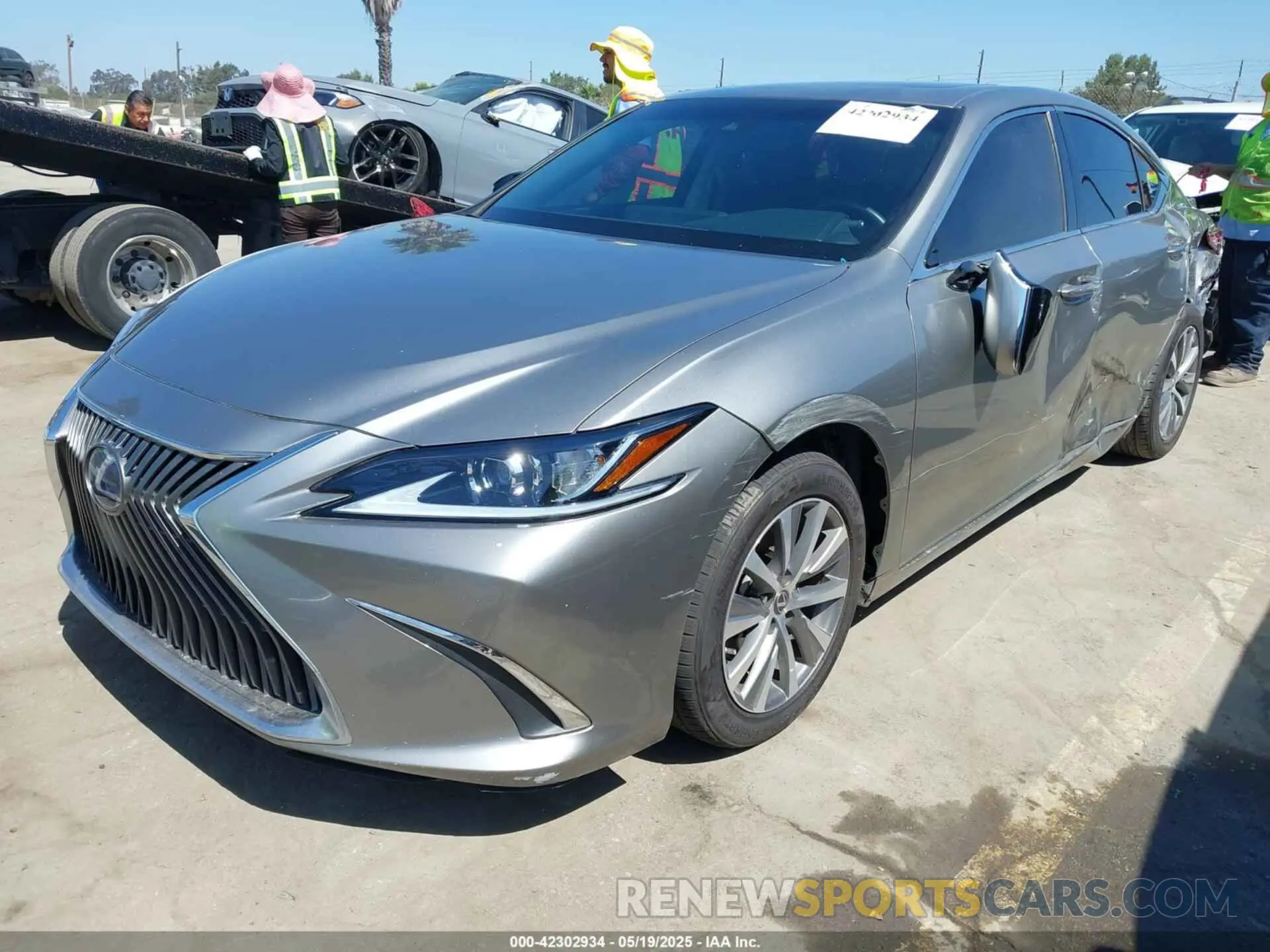 2 fotografías del automóvil dañado 58ACA1C1XMU007576 LEXUS ES 300H 2021
