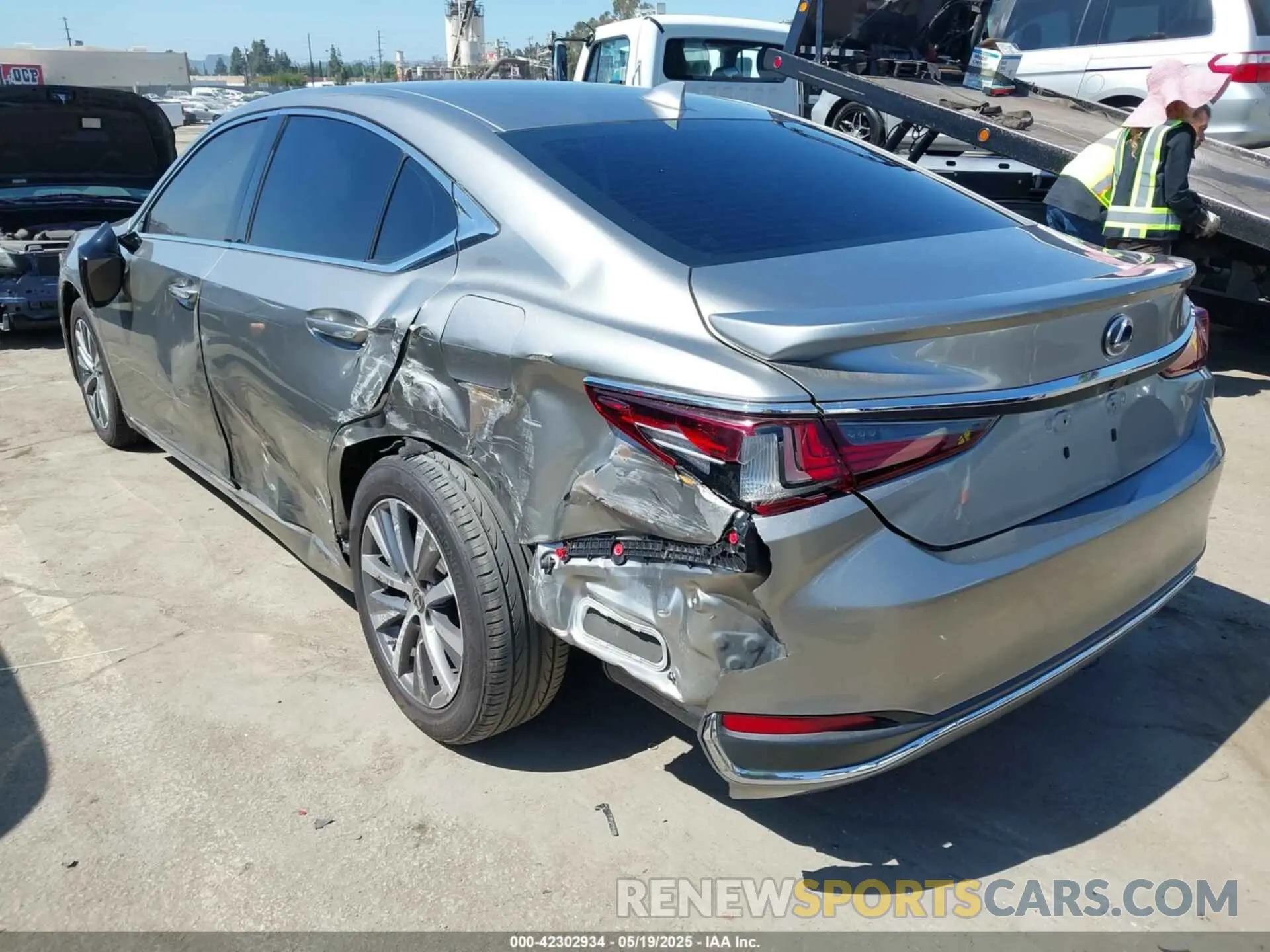 3 fotografías del automóvil dañado 58ACA1C1XMU007576 LEXUS ES 300H 2021