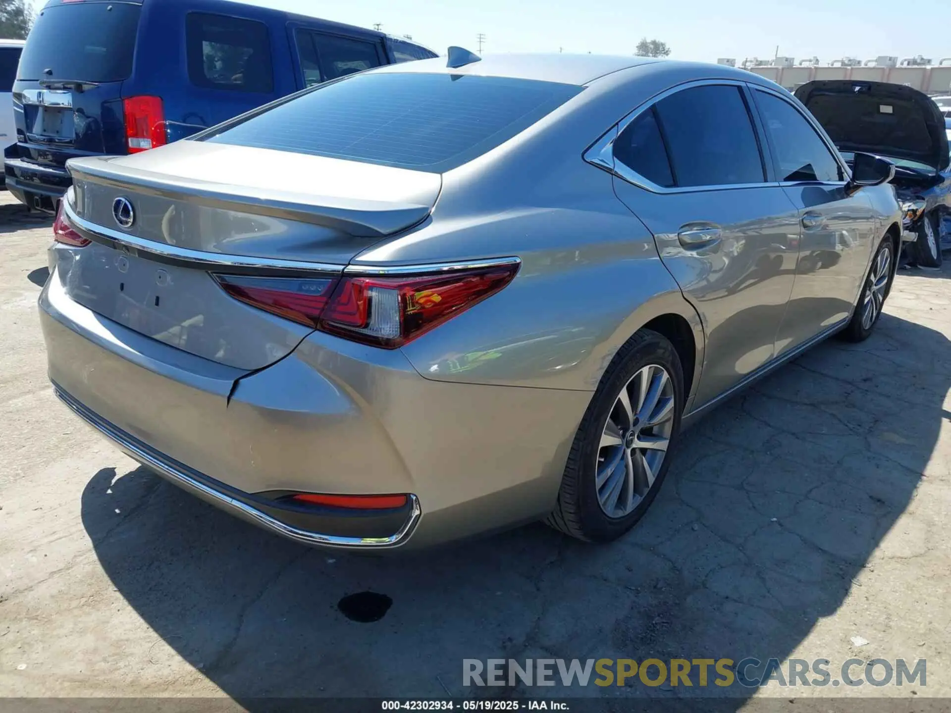4 fotografías del automóvil dañado 58ACA1C1XMU007576 LEXUS ES 300H 2021