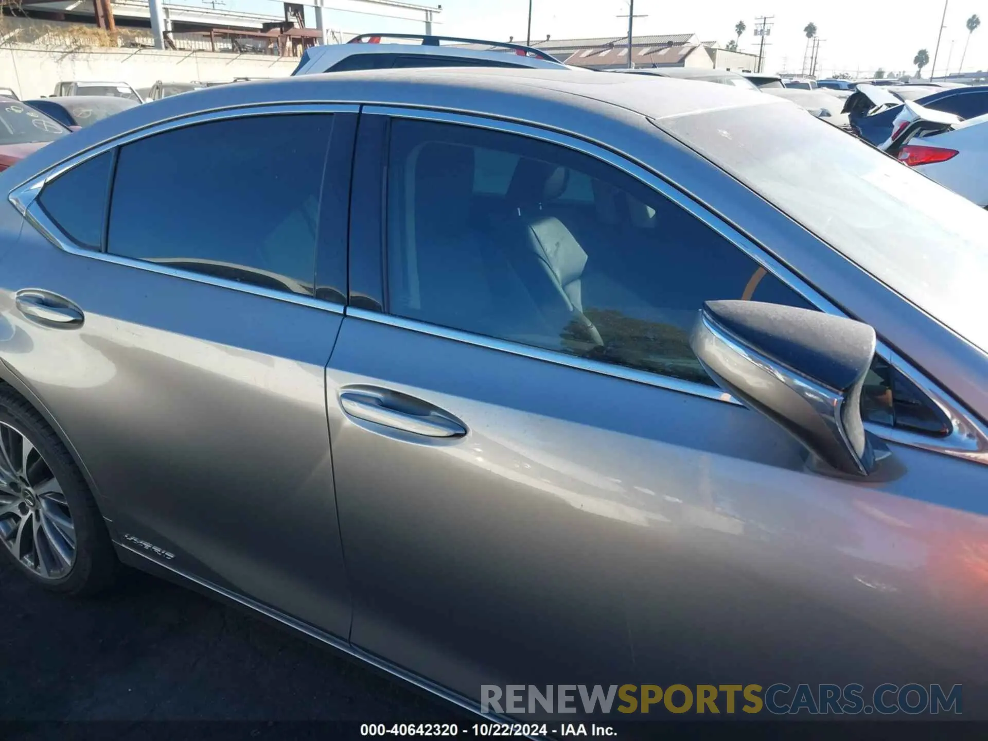 14 fotografías del automóvil dañado 58ADA1C12MU001260 LEXUS ES 300H 2021