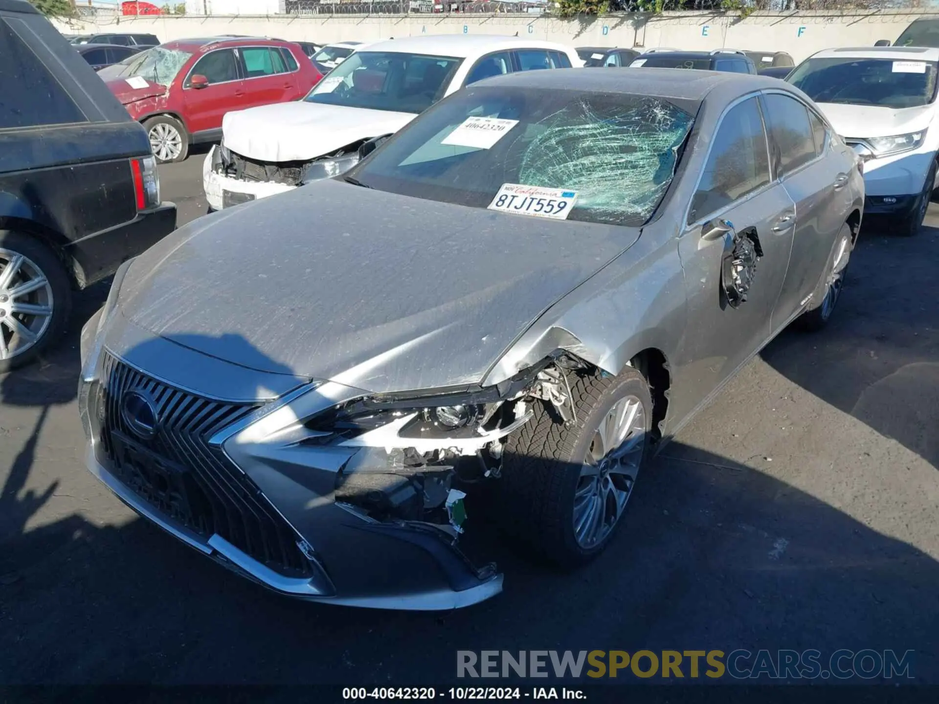 2 fotografías del automóvil dañado 58ADA1C12MU001260 LEXUS ES 300H 2021