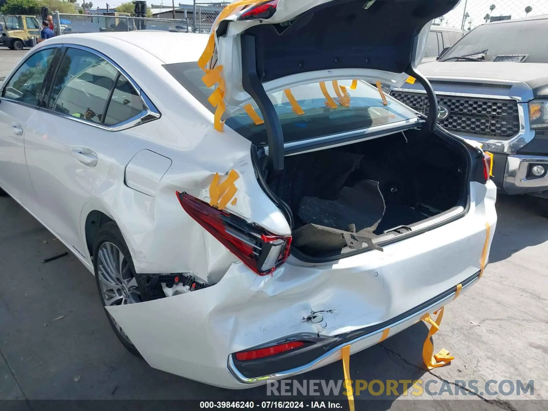 12 fotografías del automóvil dañado 58ADA1C15MU001348 LEXUS ES 300H 2021