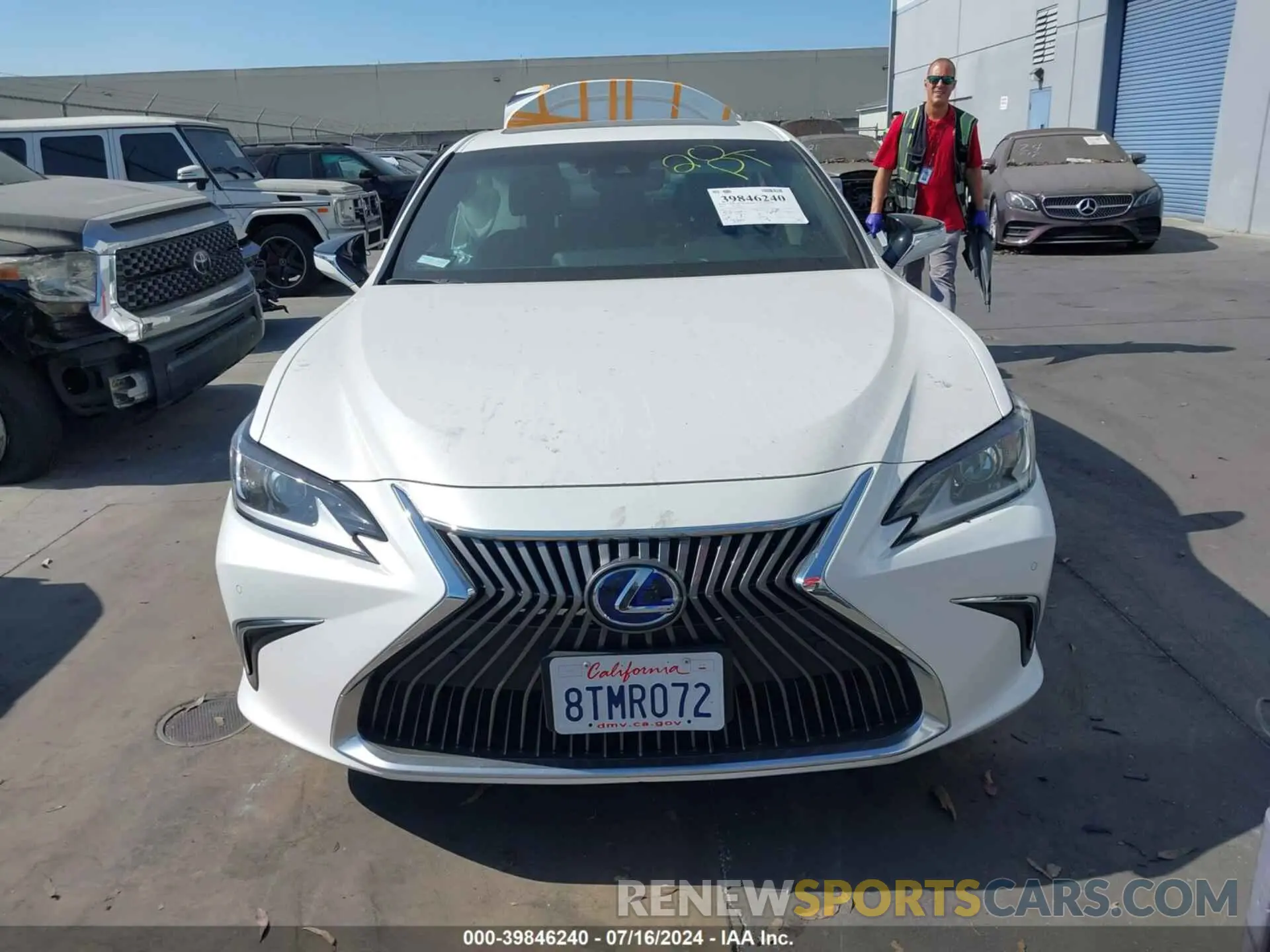 13 fotografías del automóvil dañado 58ADA1C15MU001348 LEXUS ES 300H 2021