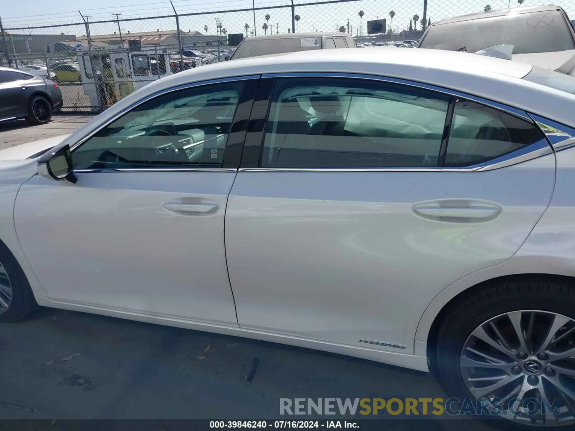 15 fotografías del automóvil dañado 58ADA1C15MU001348 LEXUS ES 300H 2021