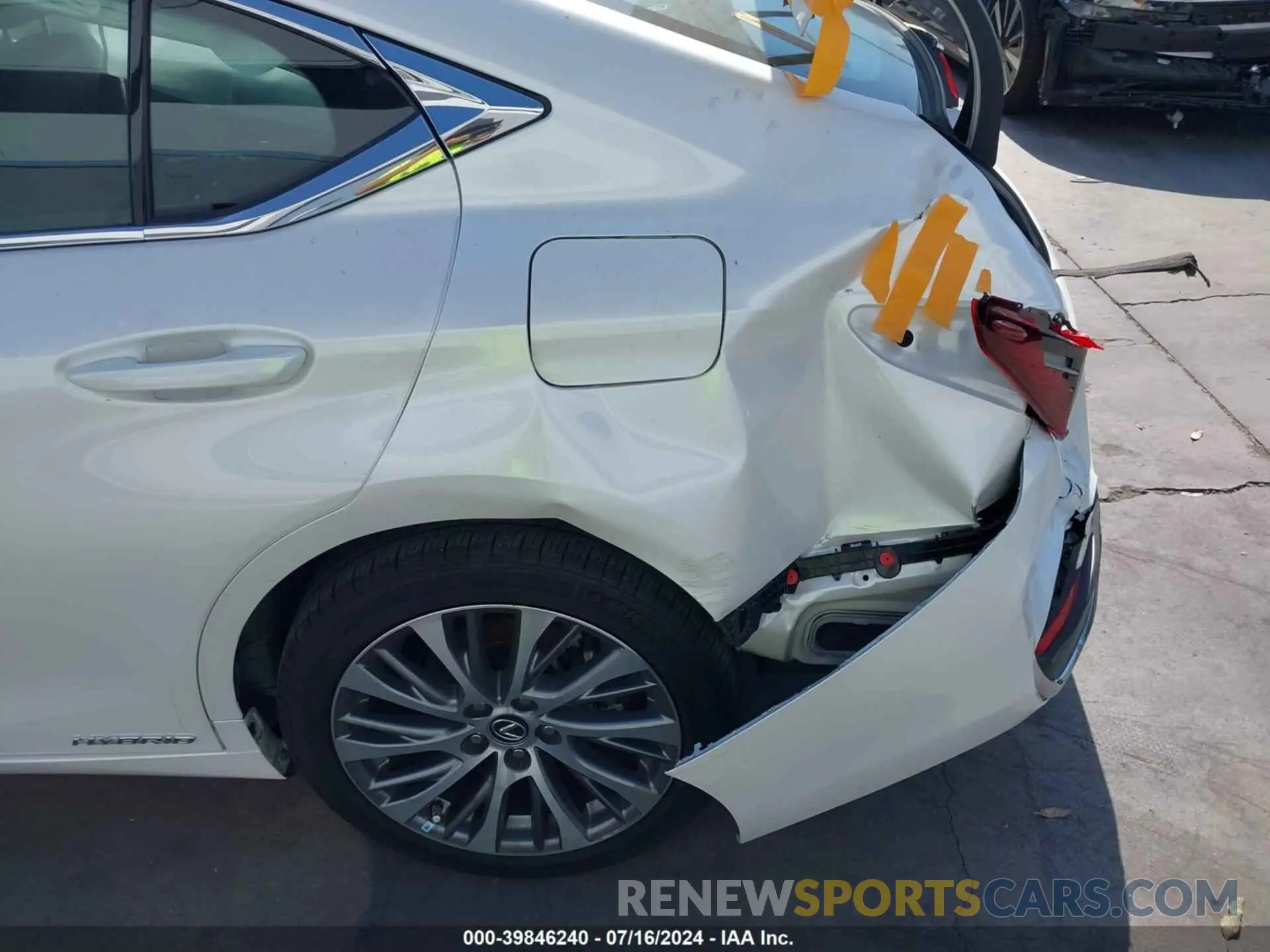 18 fotografías del automóvil dañado 58ADA1C15MU001348 LEXUS ES 300H 2021