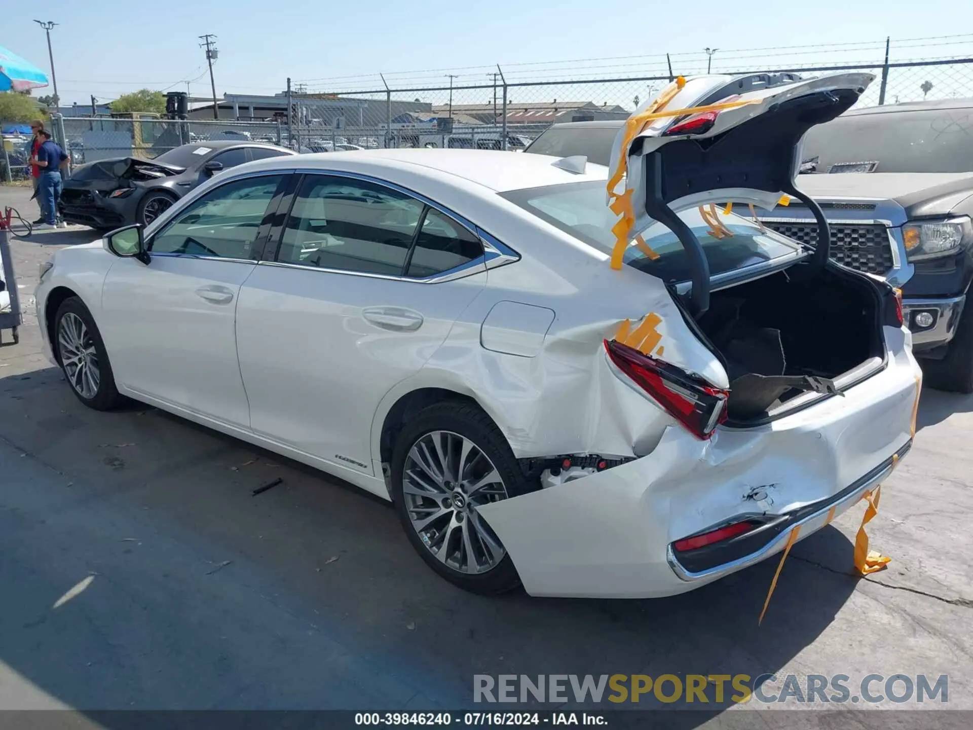 3 fotografías del automóvil dañado 58ADA1C15MU001348 LEXUS ES 300H 2021