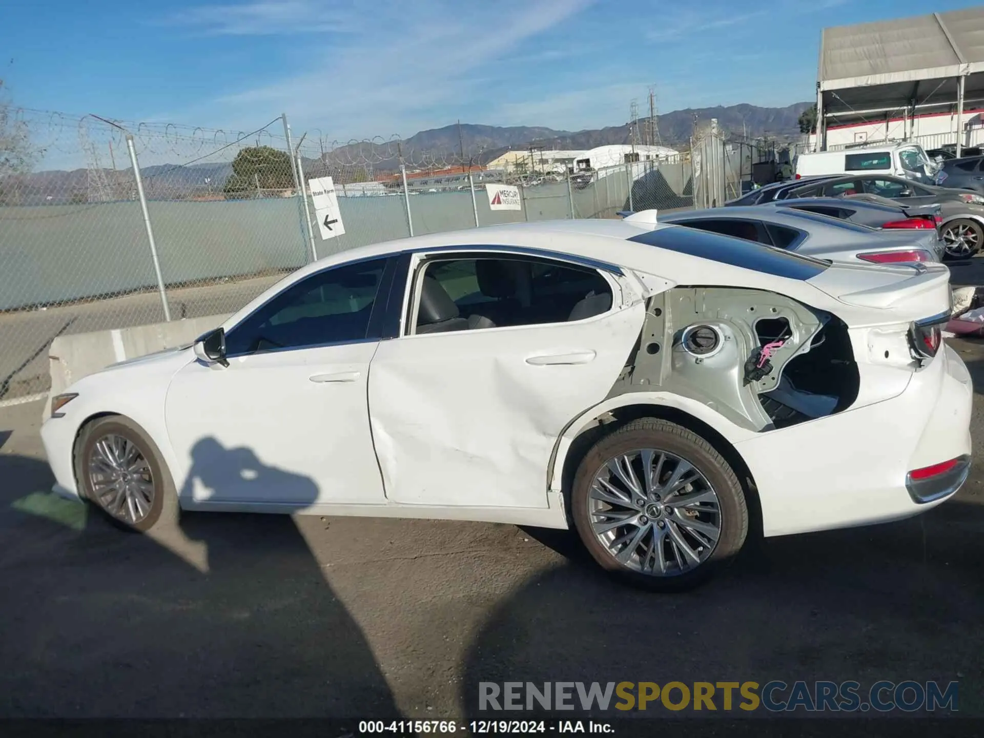 14 fotografías del automóvil dañado 58ADA1C16MU006641 LEXUS ES 300H 2021