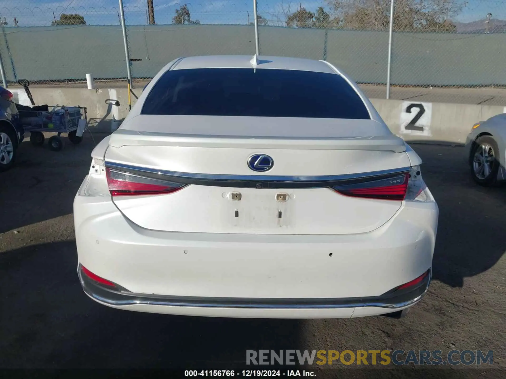 16 fotografías del automóvil dañado 58ADA1C16MU006641 LEXUS ES 300H 2021
