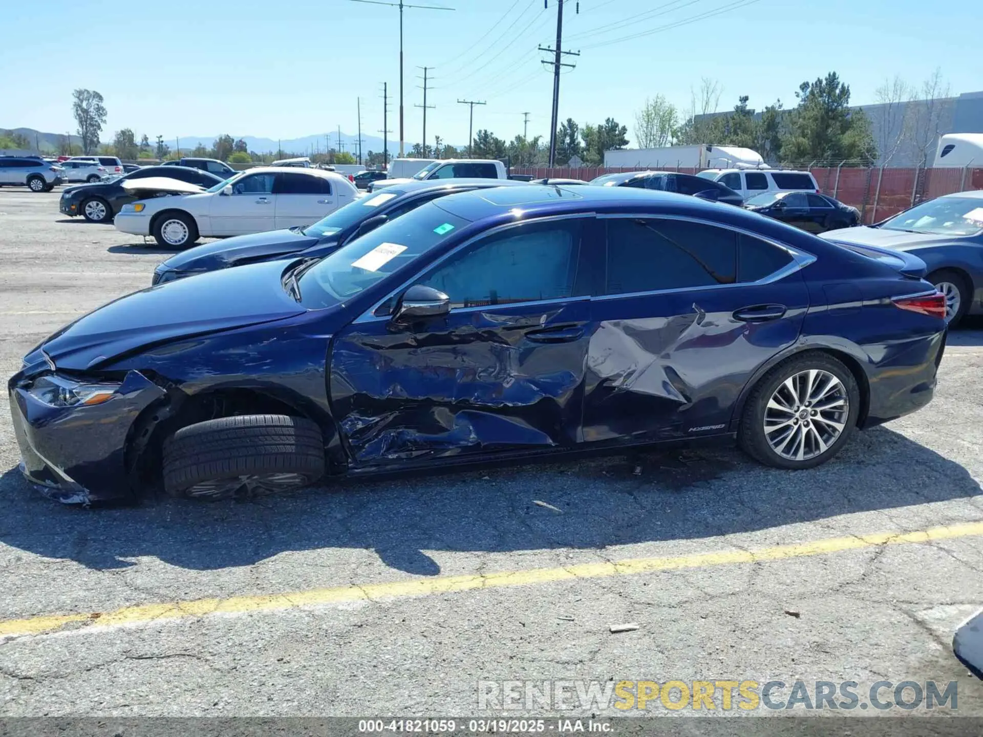 14 fotografías del automóvil dañado 58ADA1C16MU008101 LEXUS ES 300H 2021