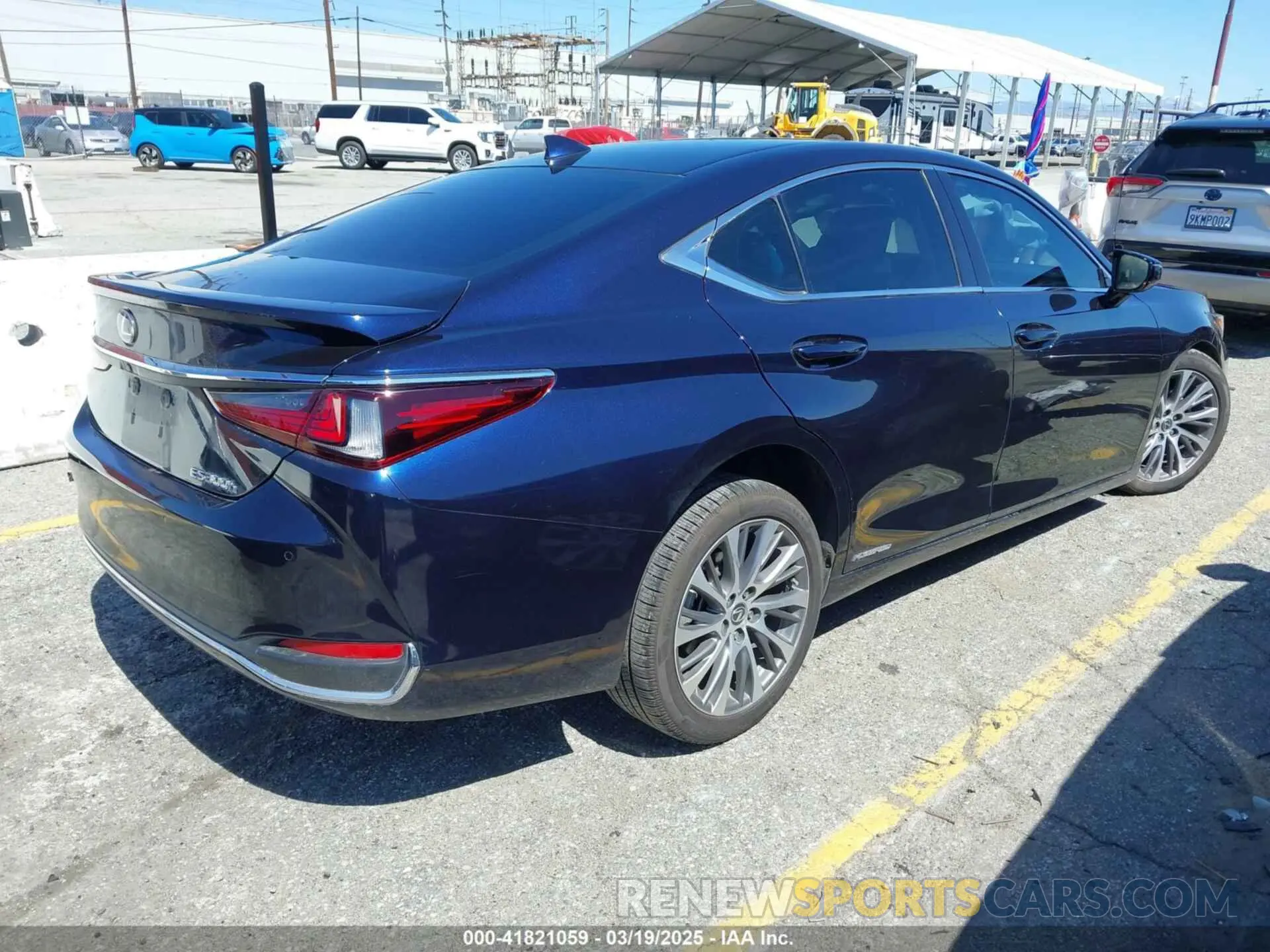 4 fotografías del automóvil dañado 58ADA1C16MU008101 LEXUS ES 300H 2021