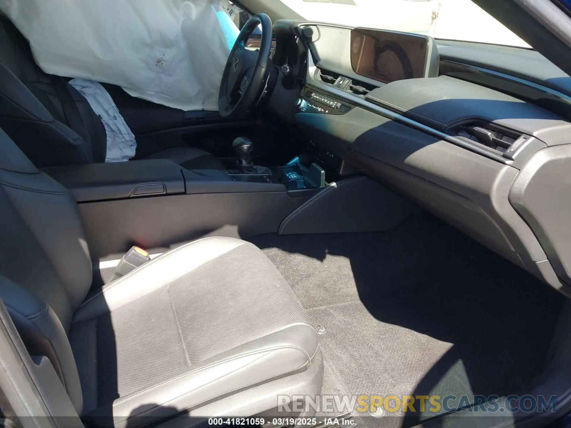 5 fotografías del automóvil dañado 58ADA1C16MU008101 LEXUS ES 300H 2021