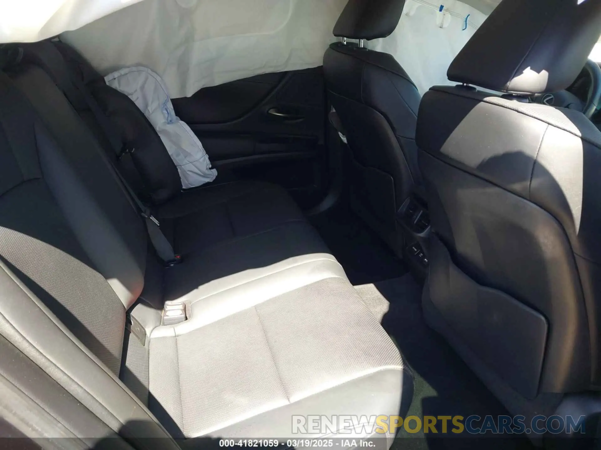 8 fotografías del automóvil dañado 58ADA1C16MU008101 LEXUS ES 300H 2021