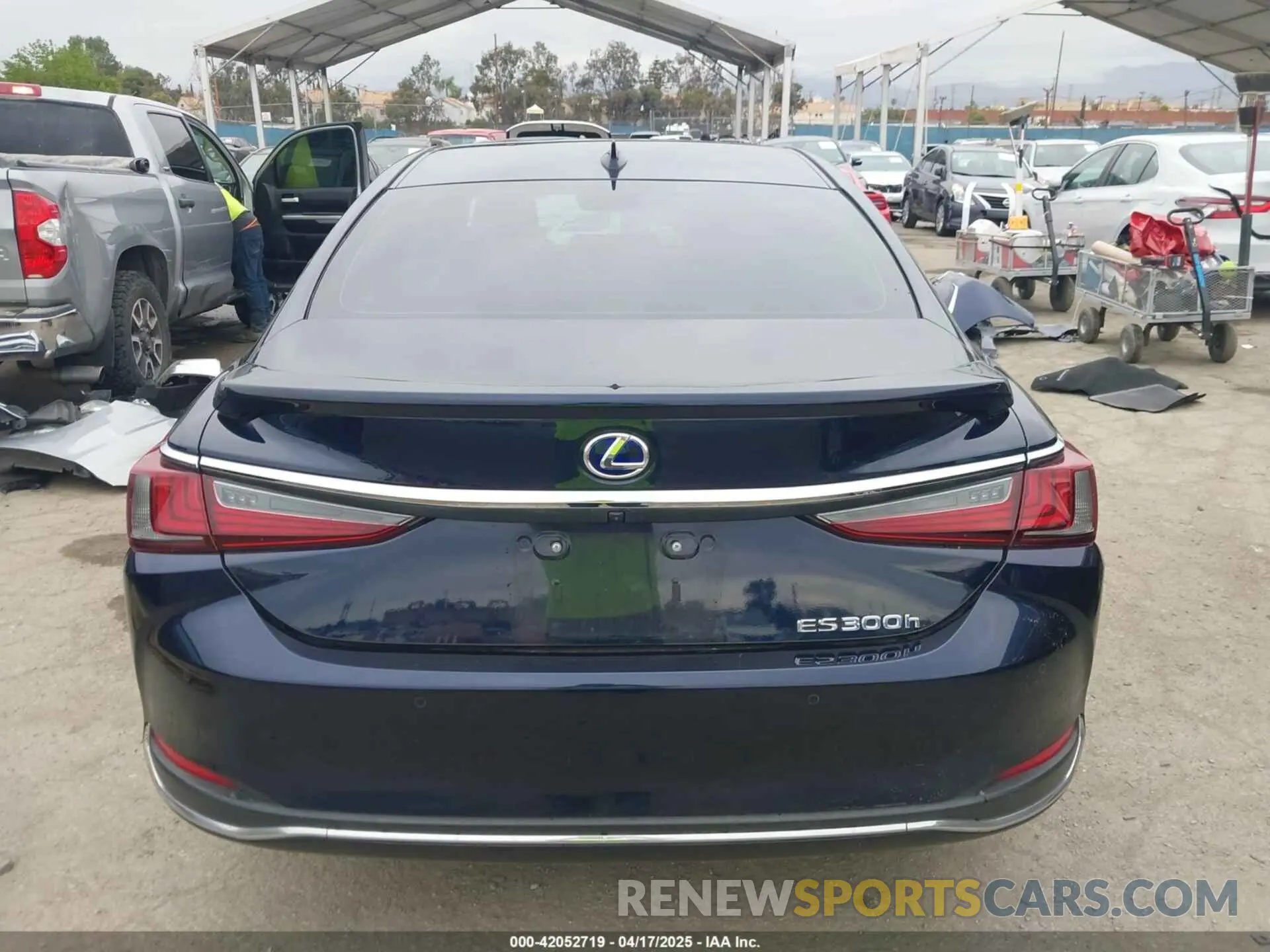 17 fotografías del automóvil dañado 58ADA1C19MU012790 LEXUS ES 300H 2021