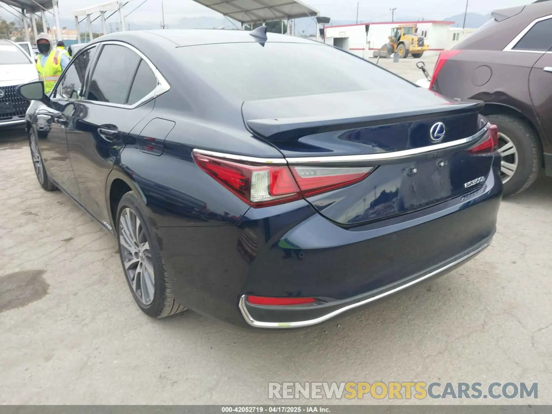 3 fotografías del automóvil dañado 58ADA1C19MU012790 LEXUS ES 300H 2021