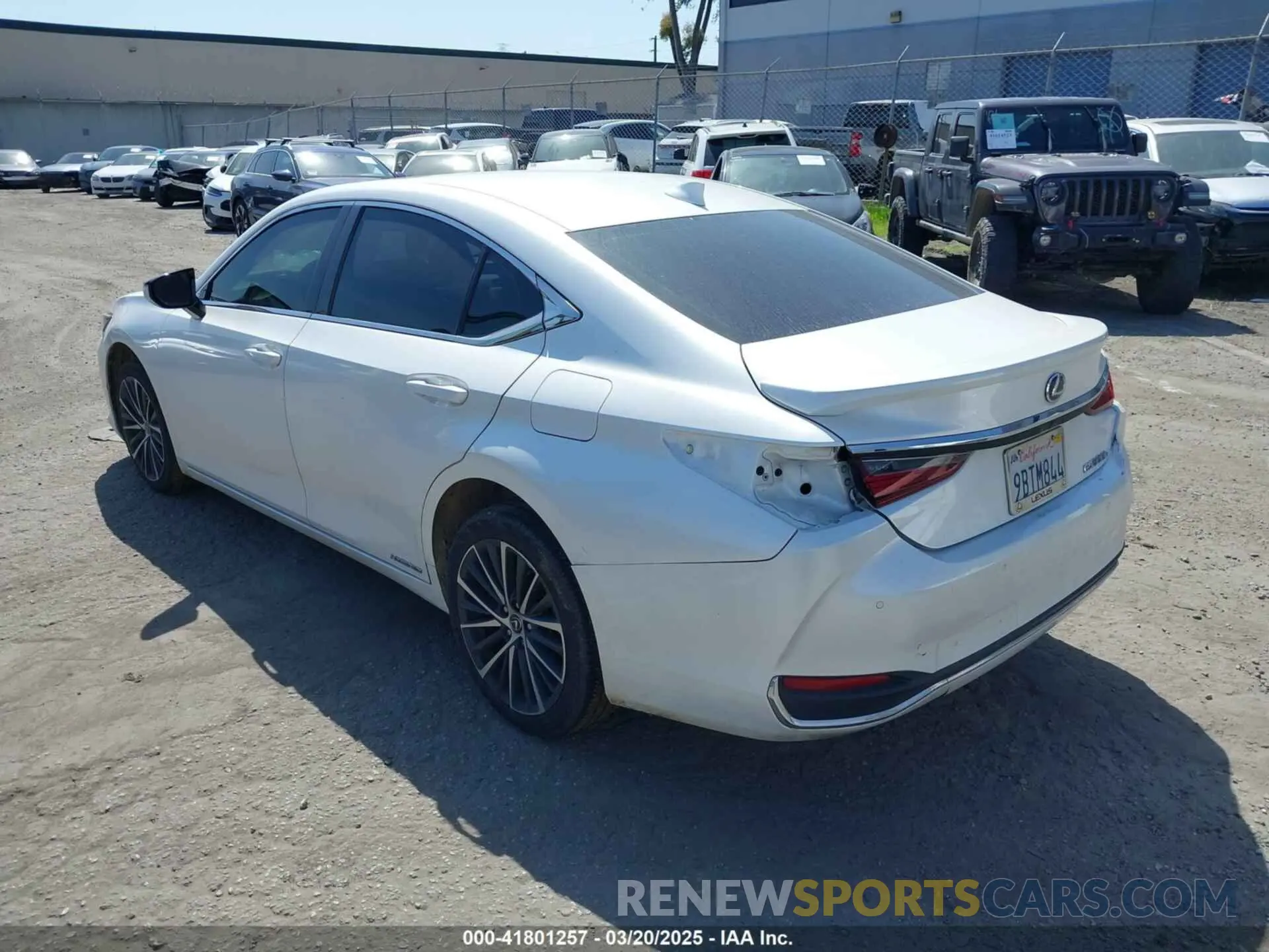3 fotografías del automóvil dañado 58ADA1C10NU021816 LEXUS ES 300H 2022