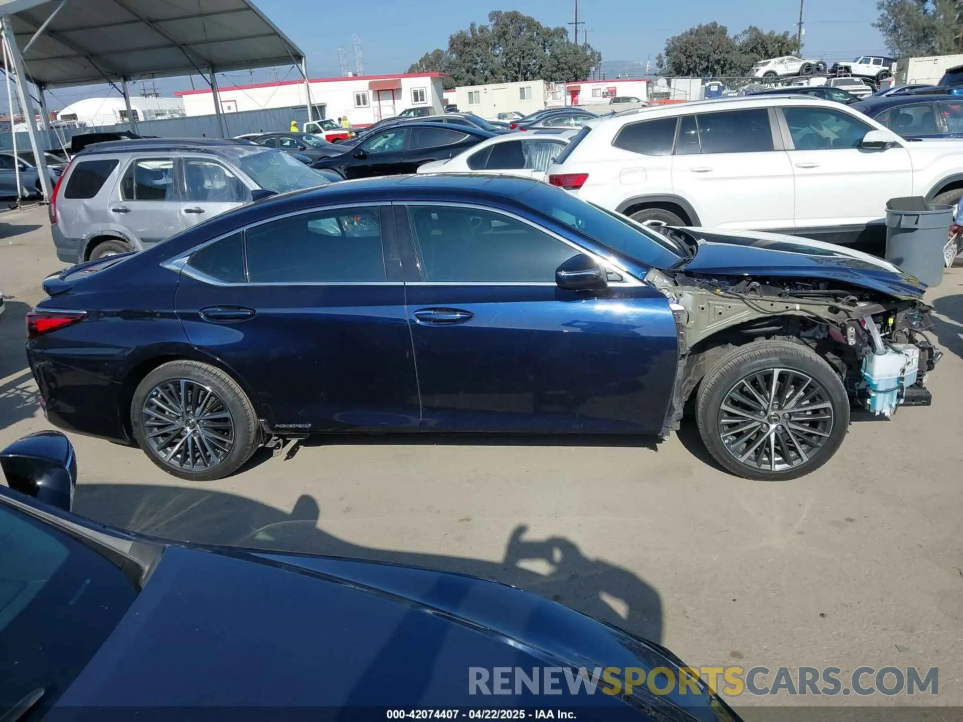 14 fotografías del automóvil dañado 58ADA1C11NU021100 LEXUS ES 300H 2022