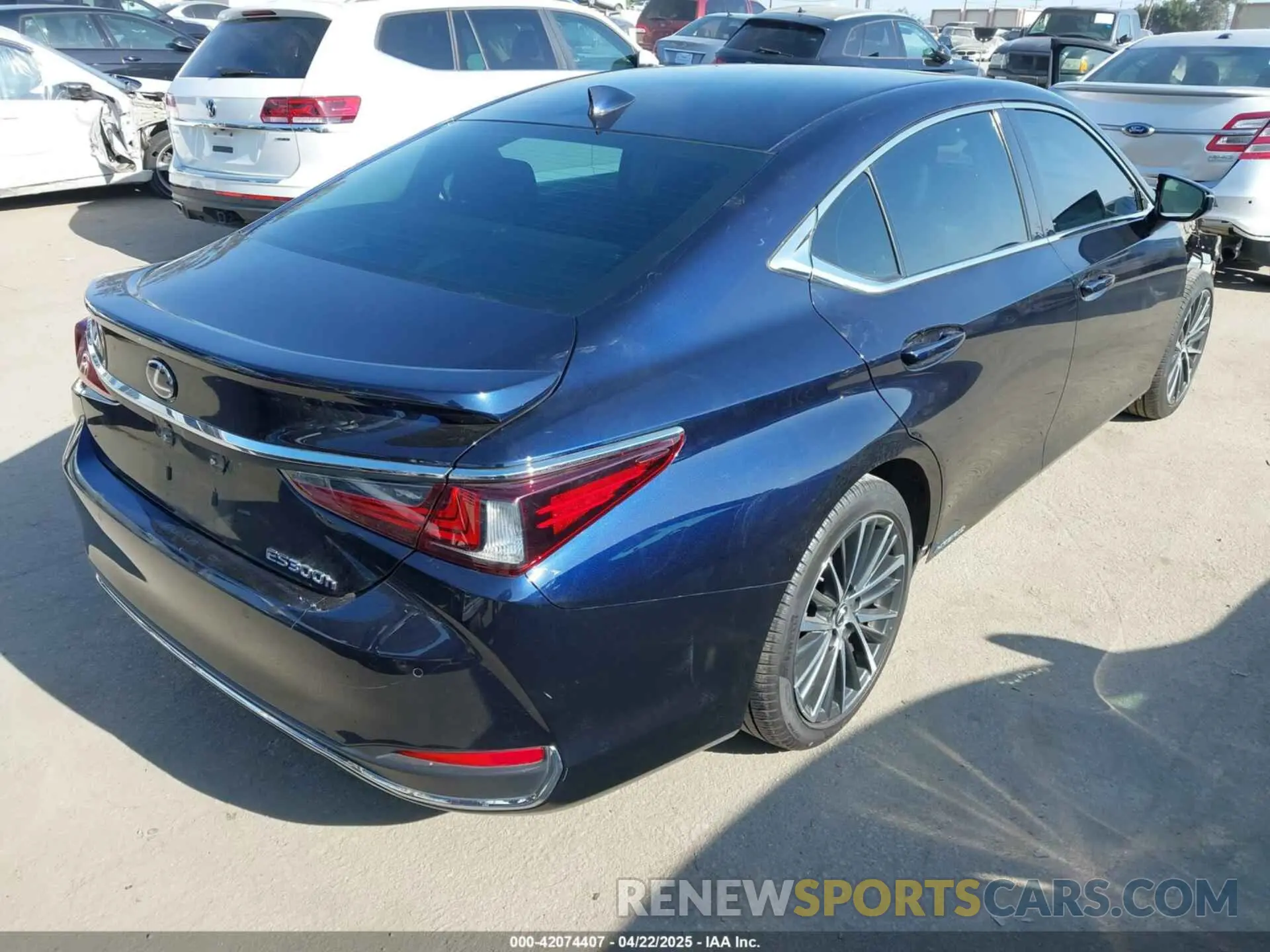 4 fotografías del automóvil dañado 58ADA1C11NU021100 LEXUS ES 300H 2022
