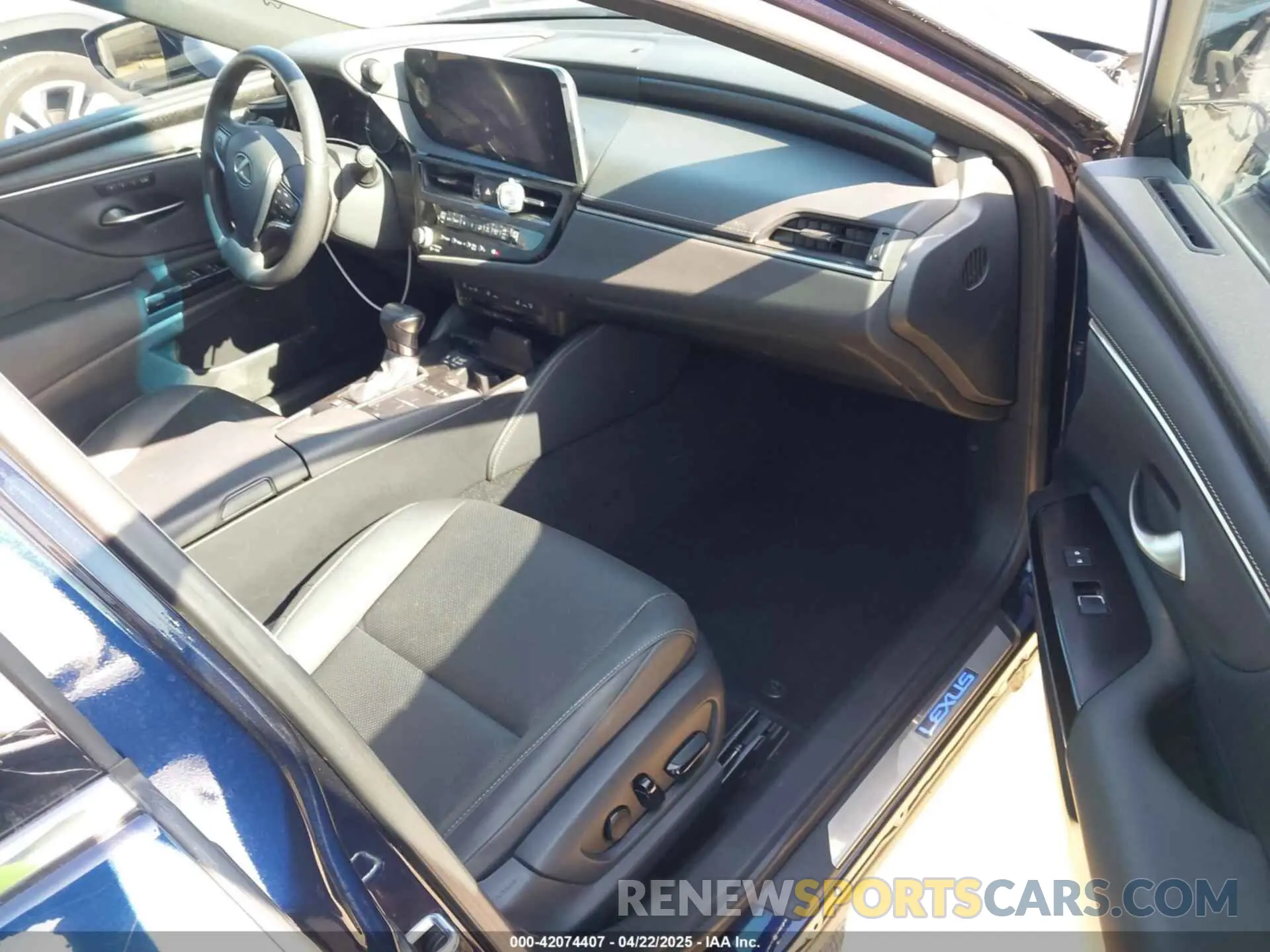 5 fotografías del automóvil dañado 58ADA1C11NU021100 LEXUS ES 300H 2022