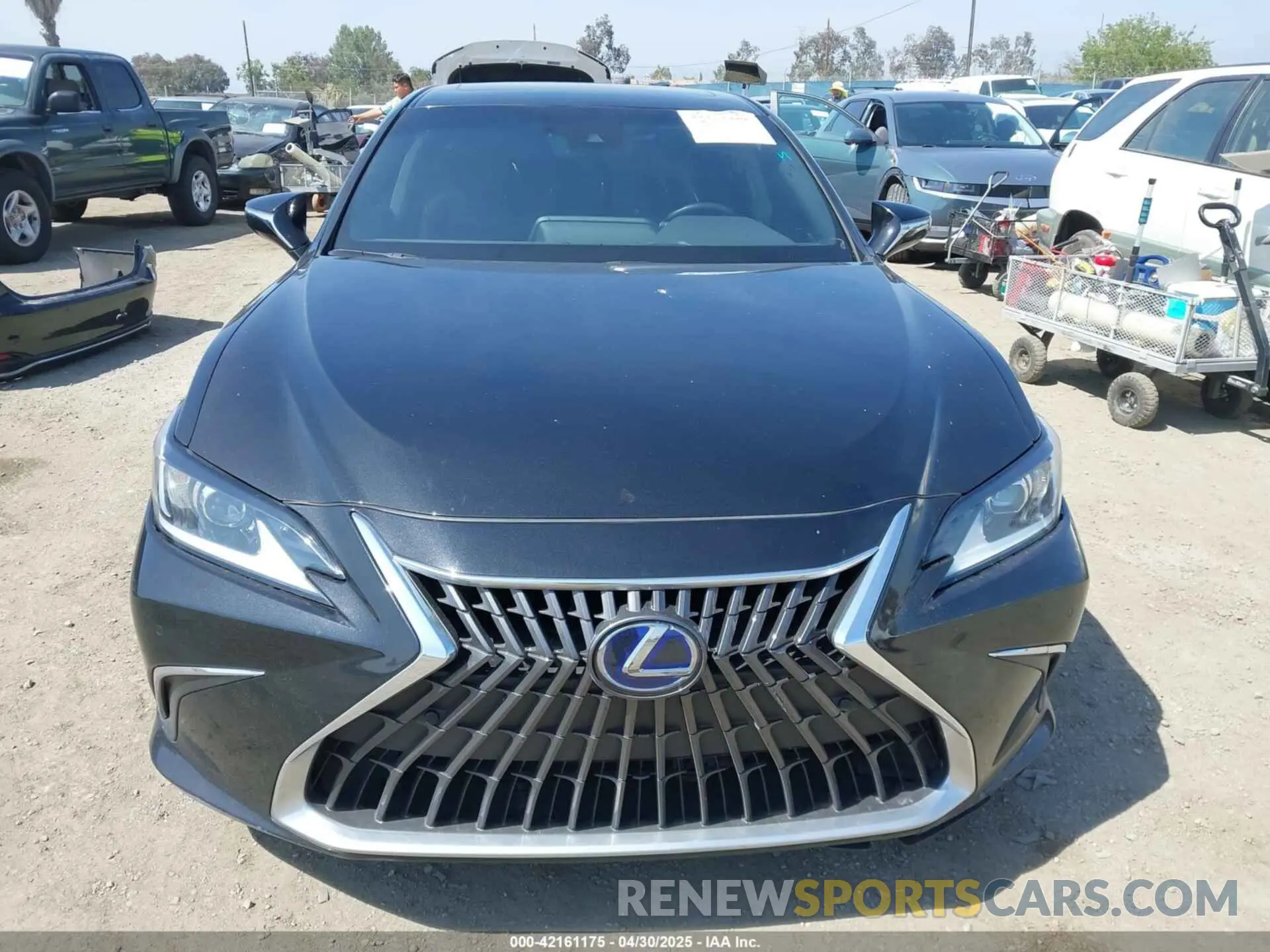 13 fotografías del automóvil dañado 58ADA1C13NU013399 LEXUS ES 300H 2022
