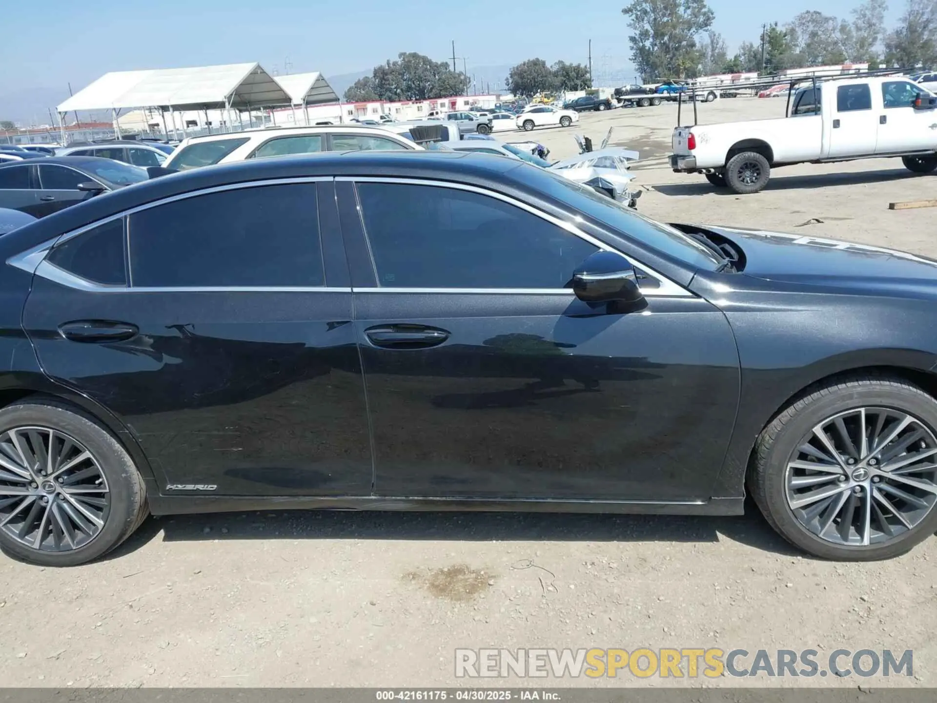 14 fotografías del automóvil dañado 58ADA1C13NU013399 LEXUS ES 300H 2022