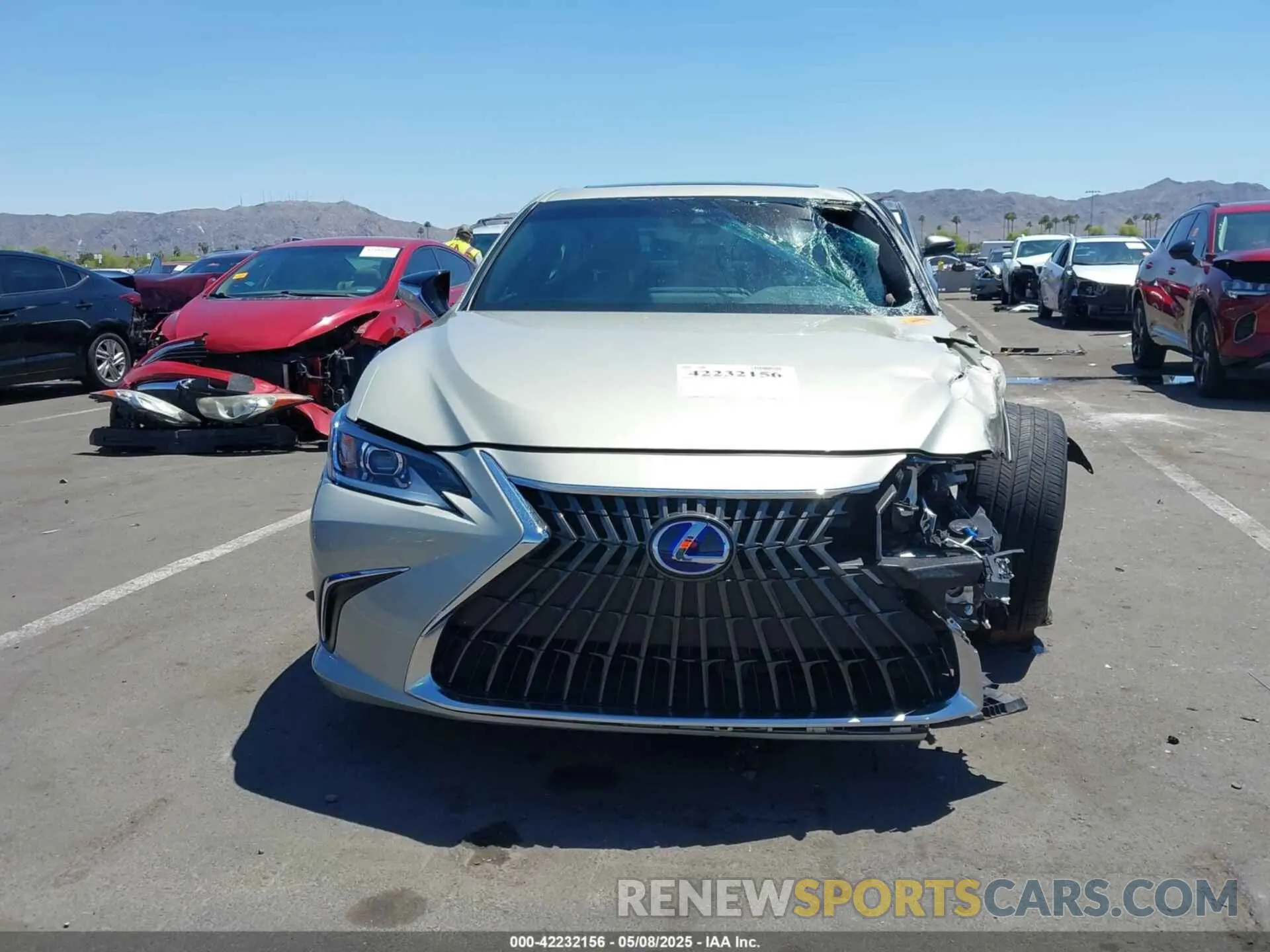 12 fotografías del automóvil dañado 58ADA1C13NU019137 LEXUS ES 300H 2022