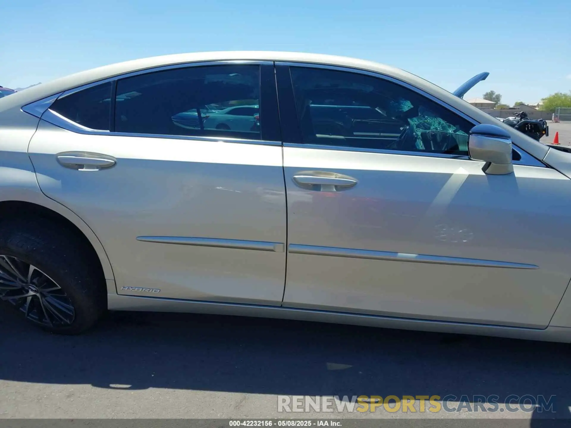 13 fotografías del automóvil dañado 58ADA1C13NU019137 LEXUS ES 300H 2022