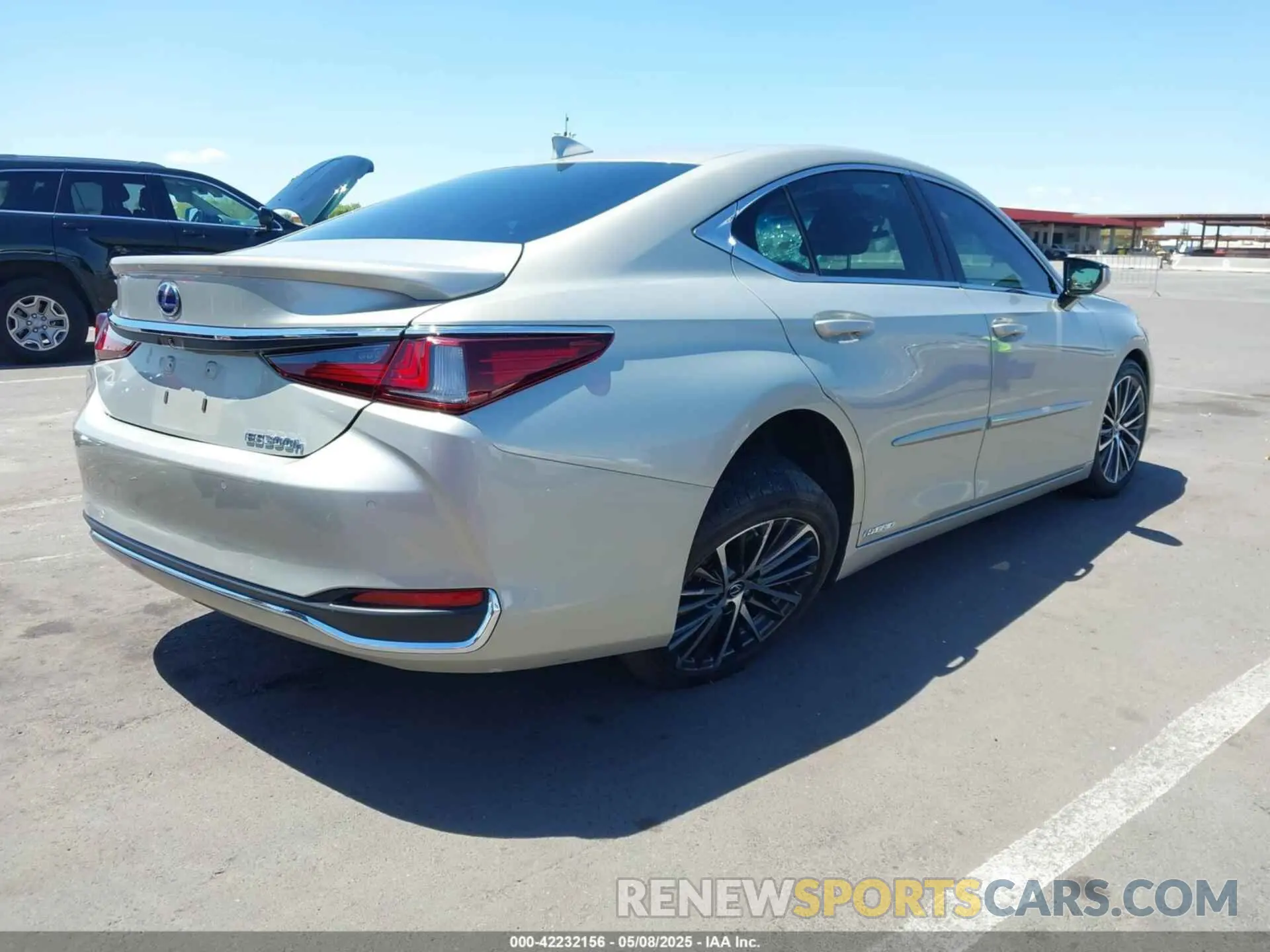 4 fotografías del automóvil dañado 58ADA1C13NU019137 LEXUS ES 300H 2022