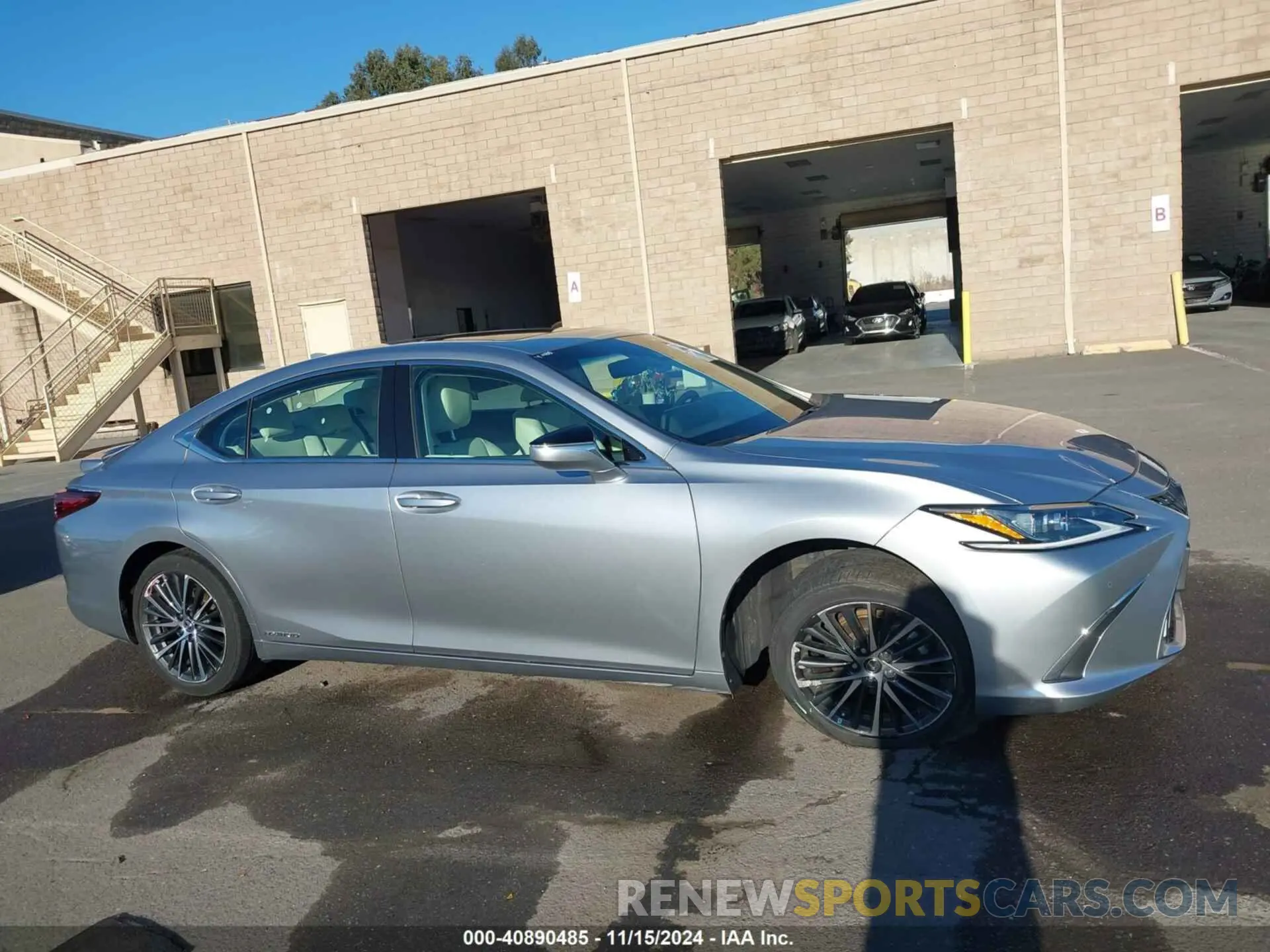 13 fotografías del automóvil dañado 58ADA1C15NU016353 LEXUS ES 300H 2022