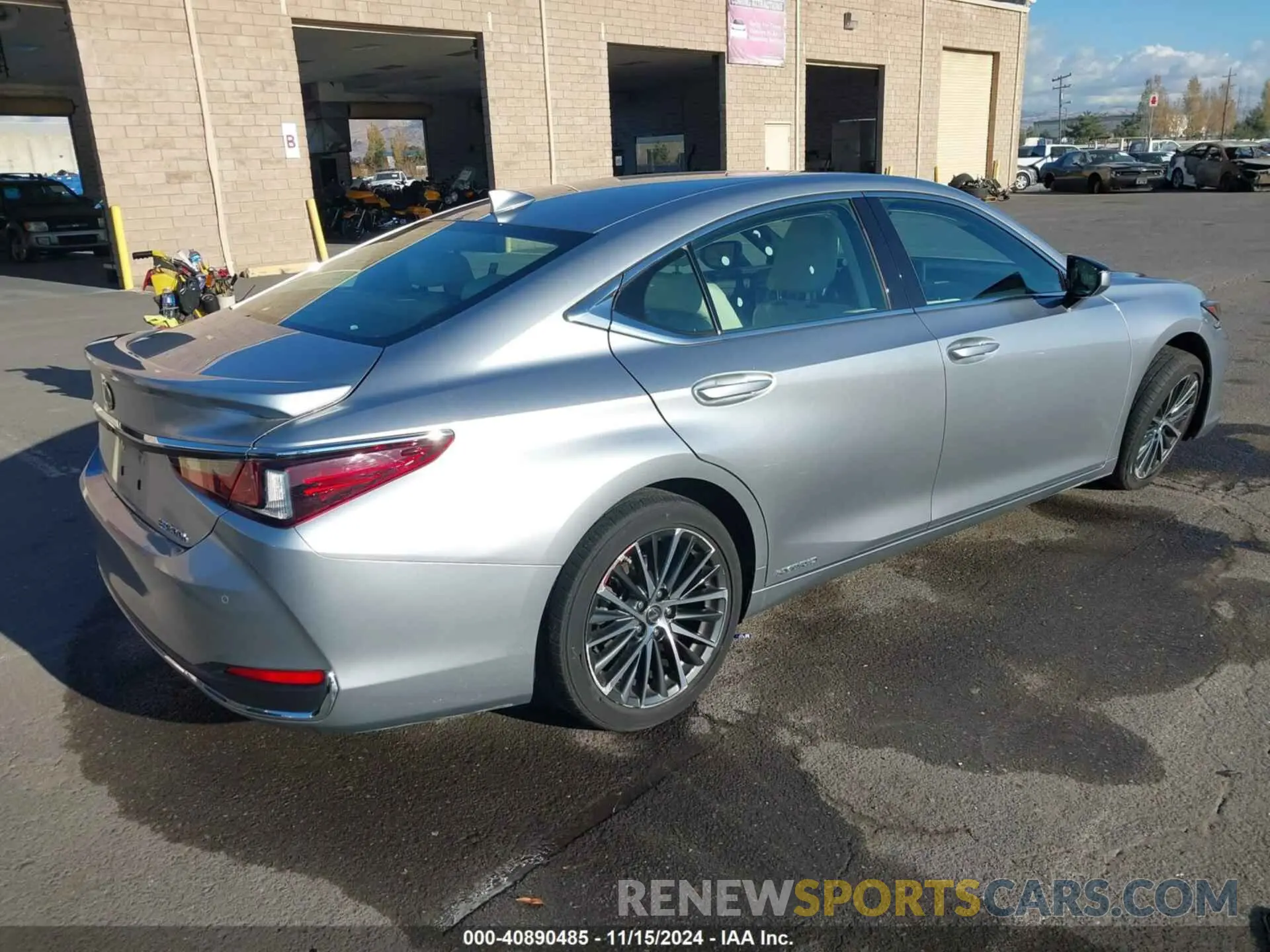 4 fotografías del automóvil dañado 58ADA1C15NU016353 LEXUS ES 300H 2022