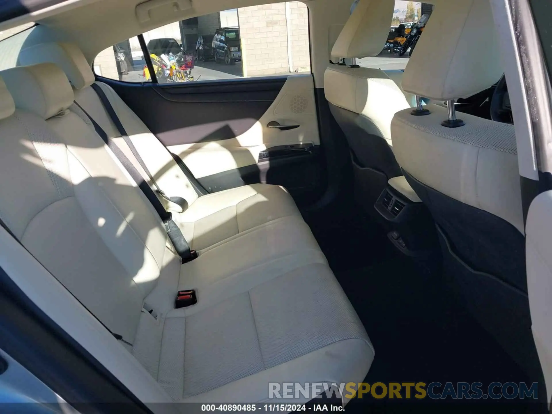 8 fotografías del automóvil dañado 58ADA1C15NU016353 LEXUS ES 300H 2022