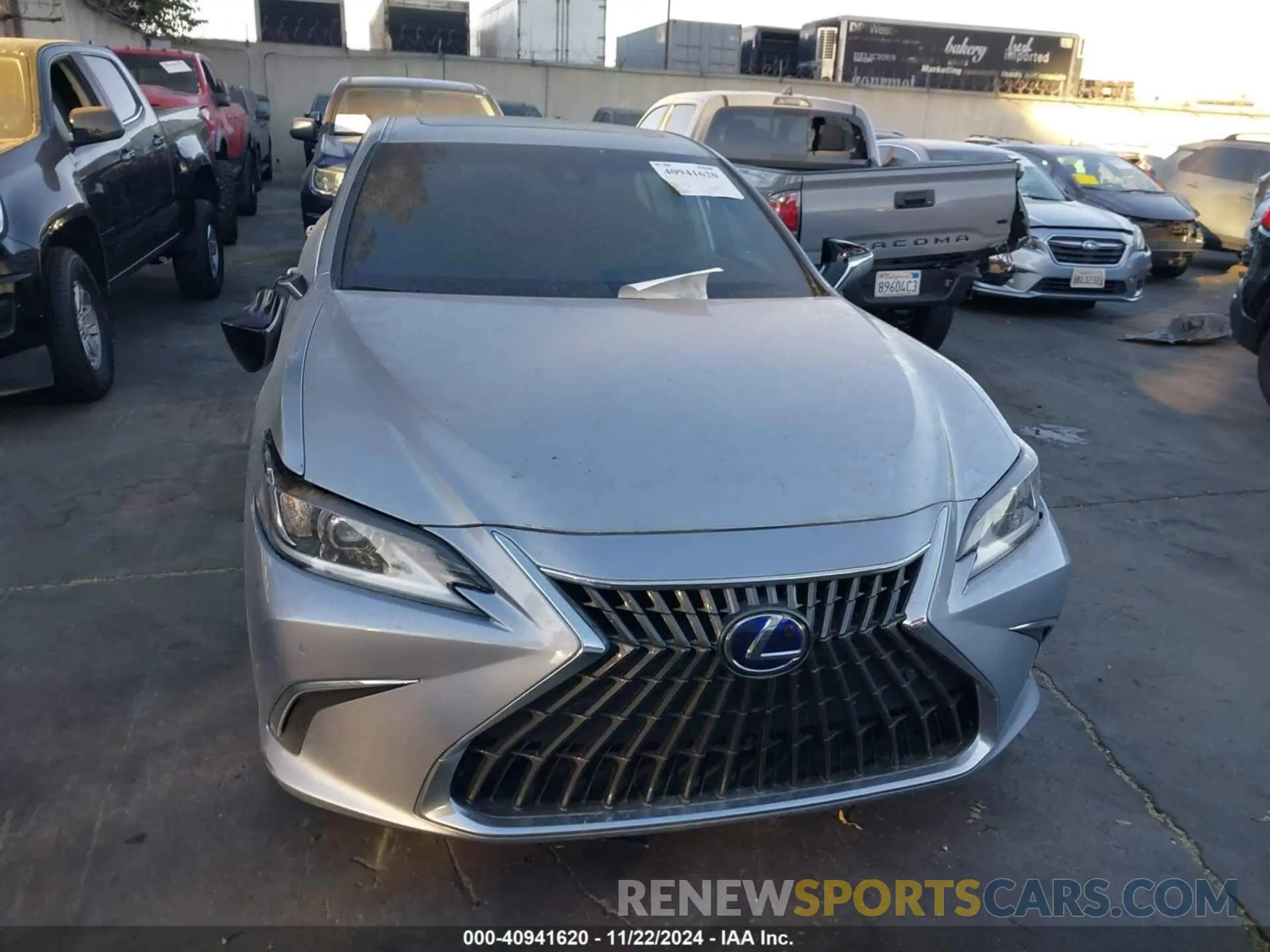 12 fotografías del automóvil dañado 58ADA1C16NU019245 LEXUS ES 300H 2022