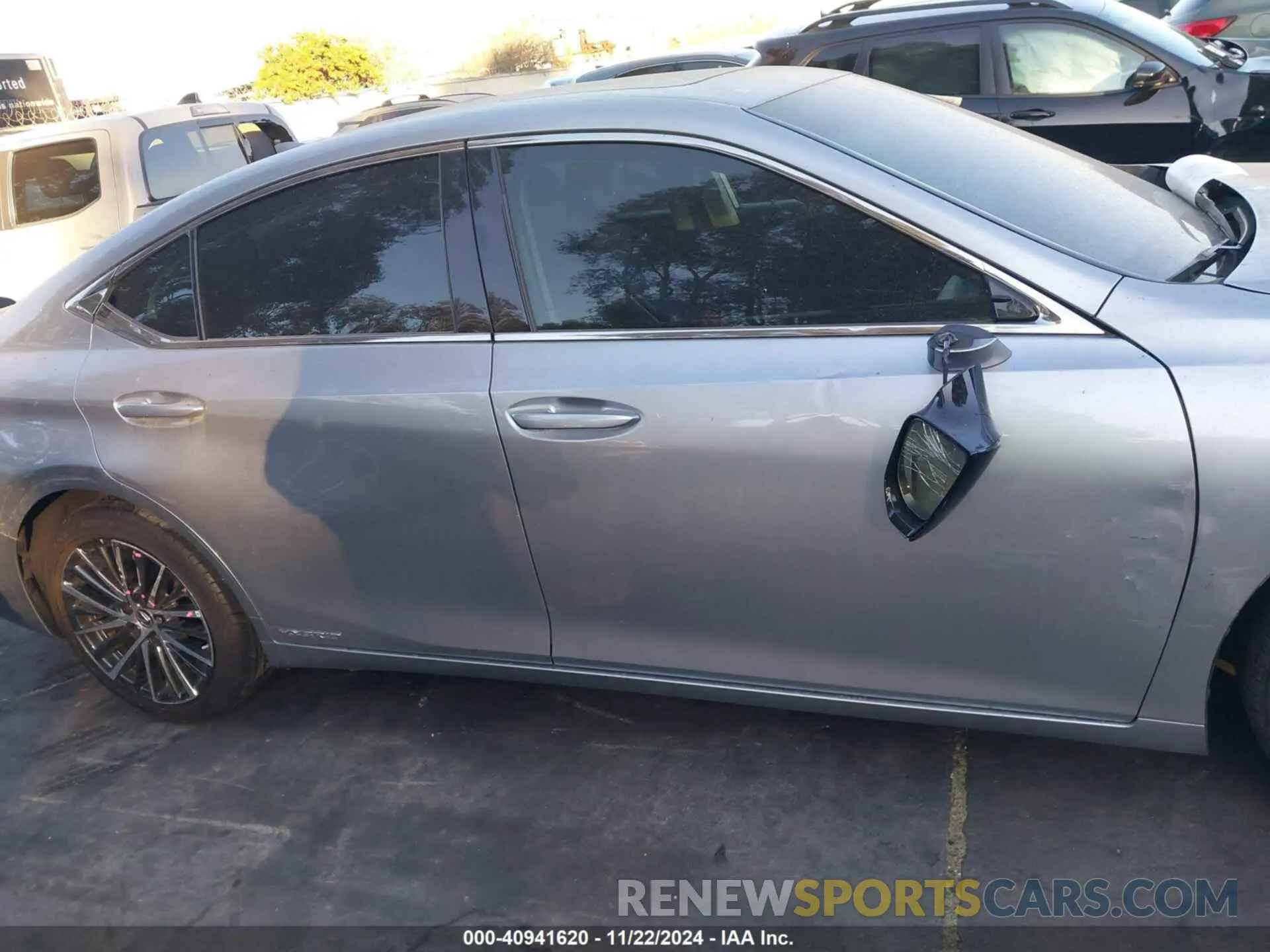 13 fotografías del automóvil dañado 58ADA1C16NU019245 LEXUS ES 300H 2022