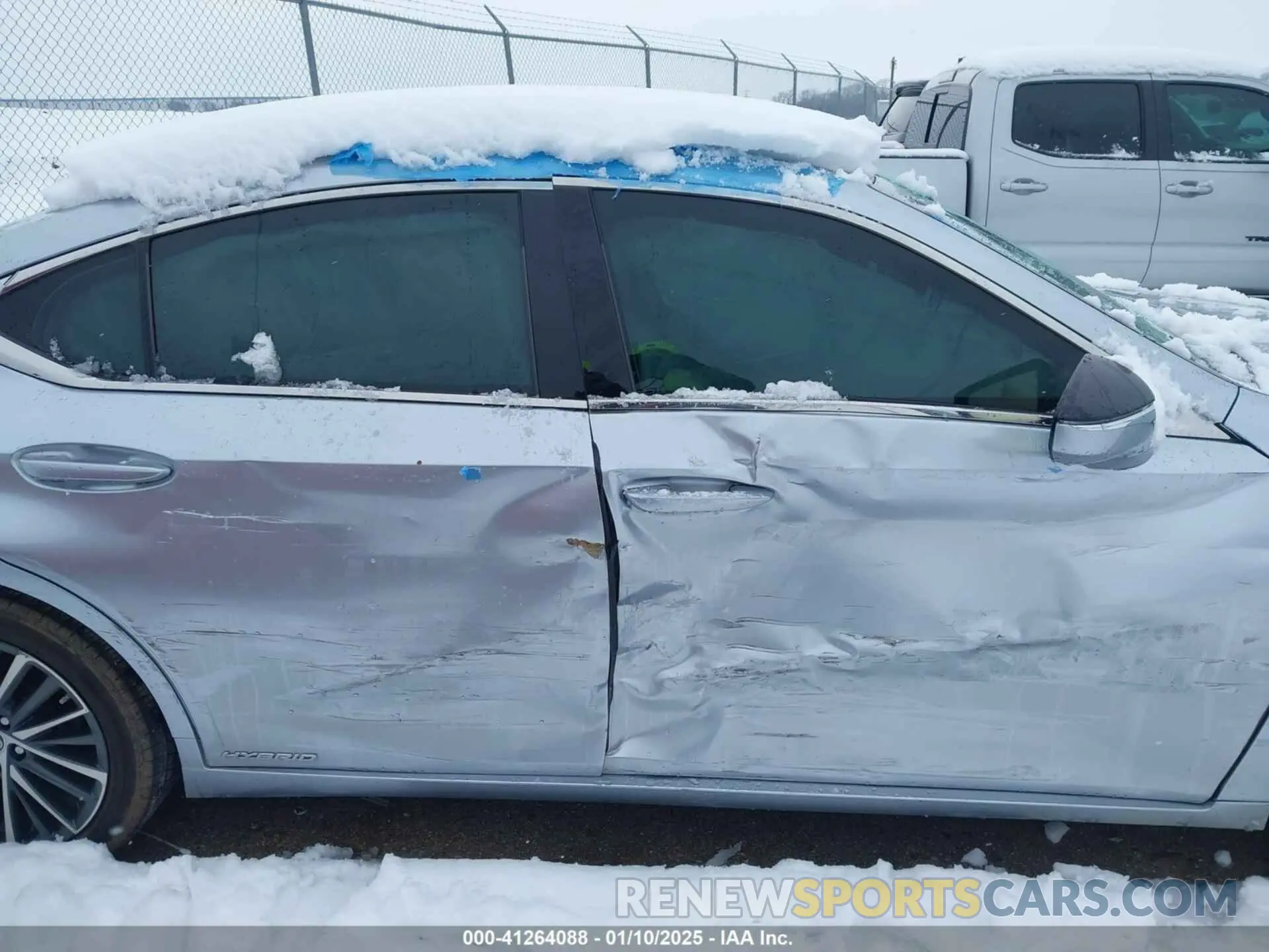 13 fotografías del automóvil dañado 58ADA1C17NU017696 LEXUS ES 300H 2022