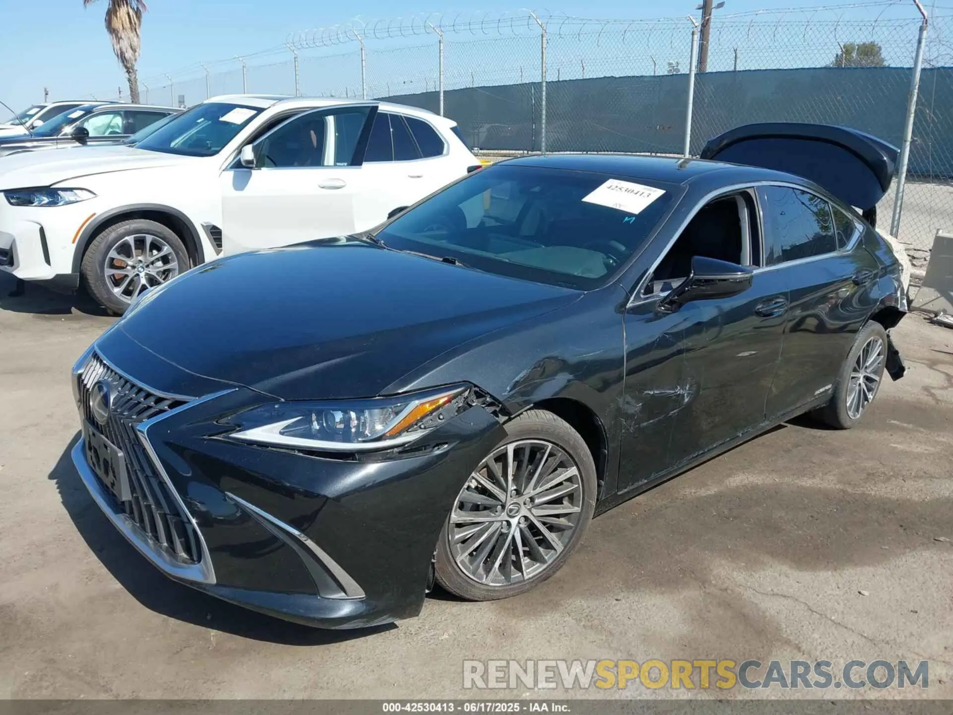 2 fotografías del automóvil dañado 58ADA1C17NU017942 LEXUS ES 300H 2022